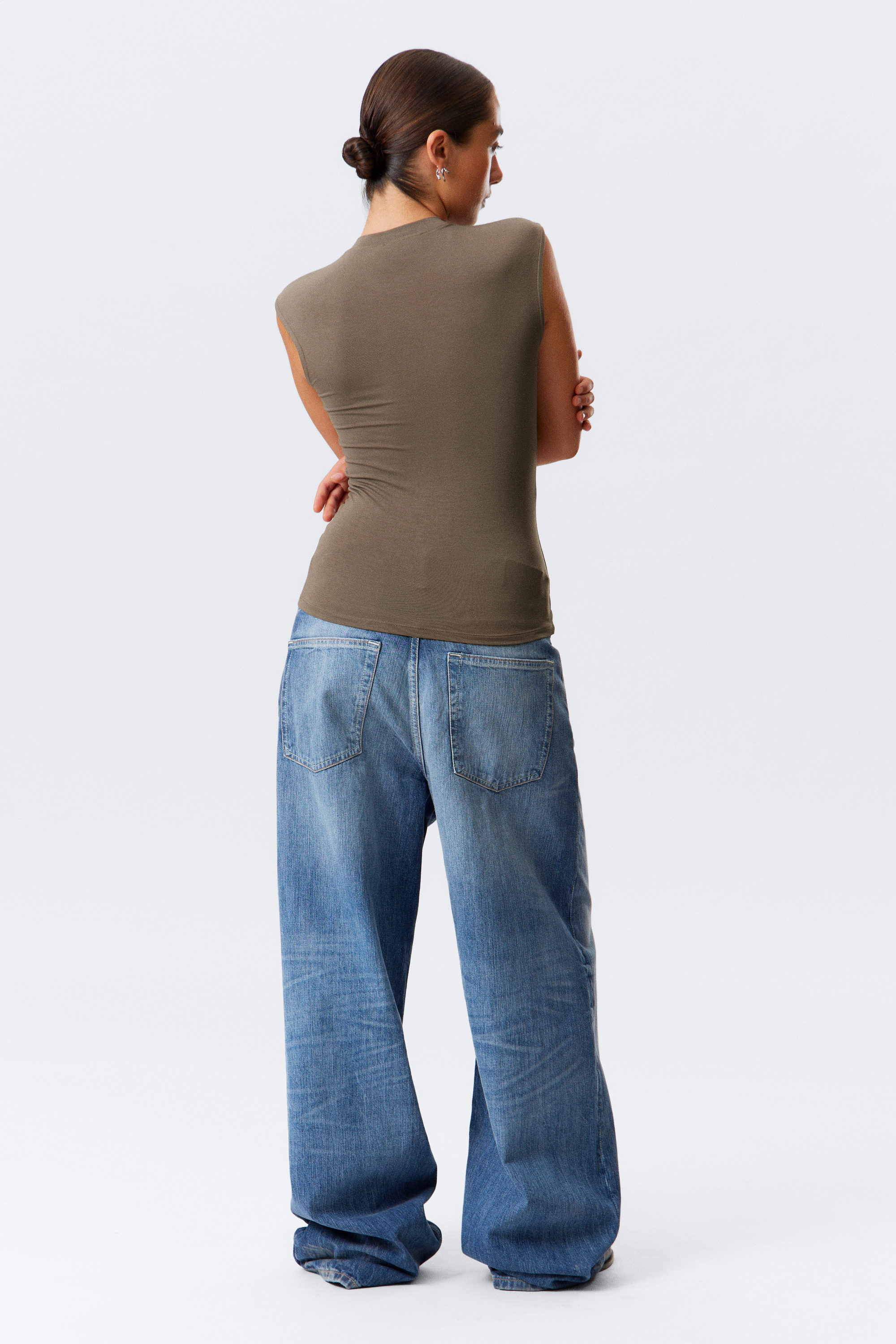 Dark Mole - Sleeveless Button-up Top - 3