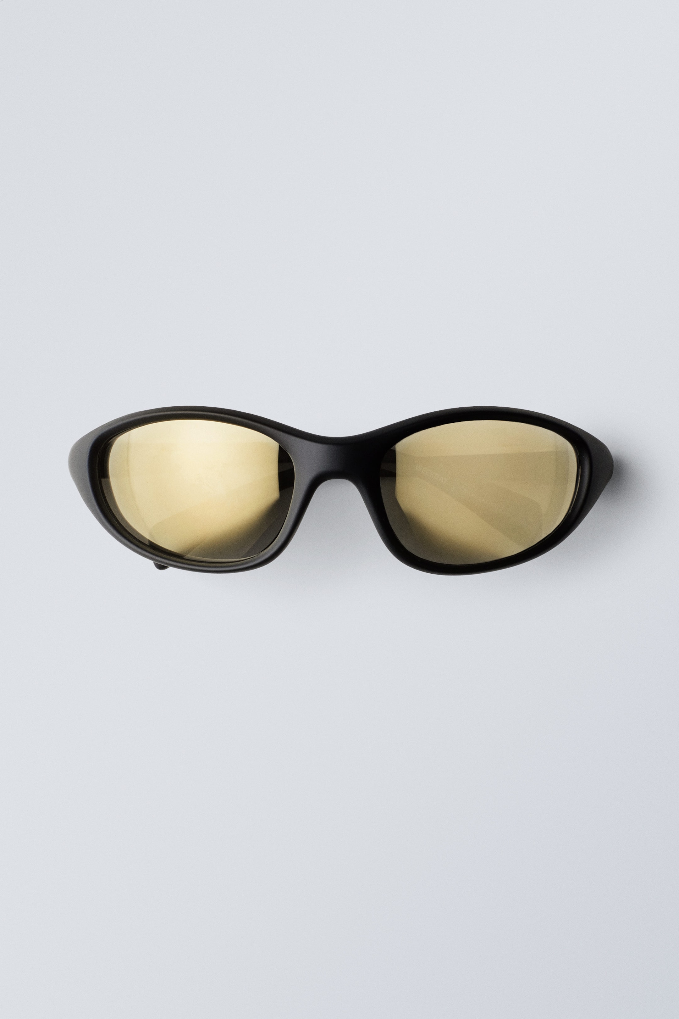 Black w. Golden Lenses - Sporty Oval Sunglasses - 0