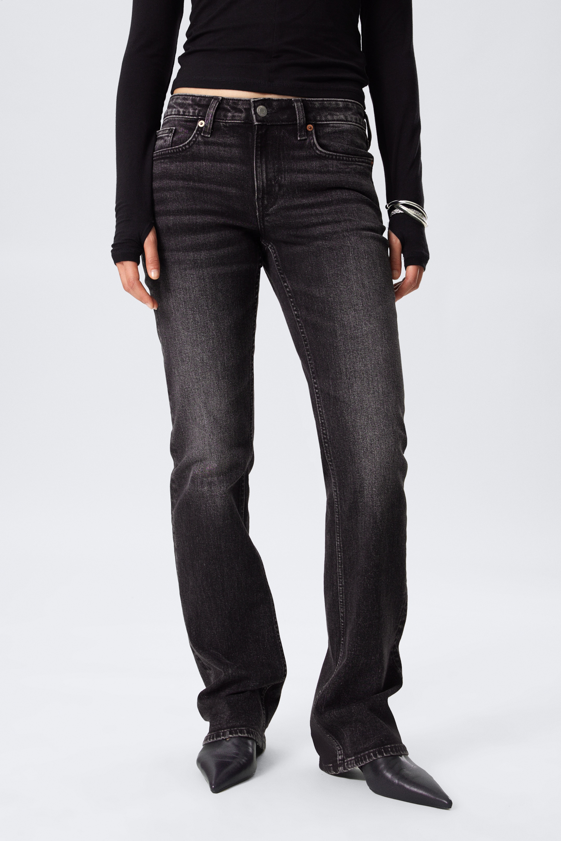 Grösseres Bild ansehen: Tension Mid Rise Slim Bootcut Leg Jeans - Paloma Black - Schwarz - DAMEN | H&M CH 2