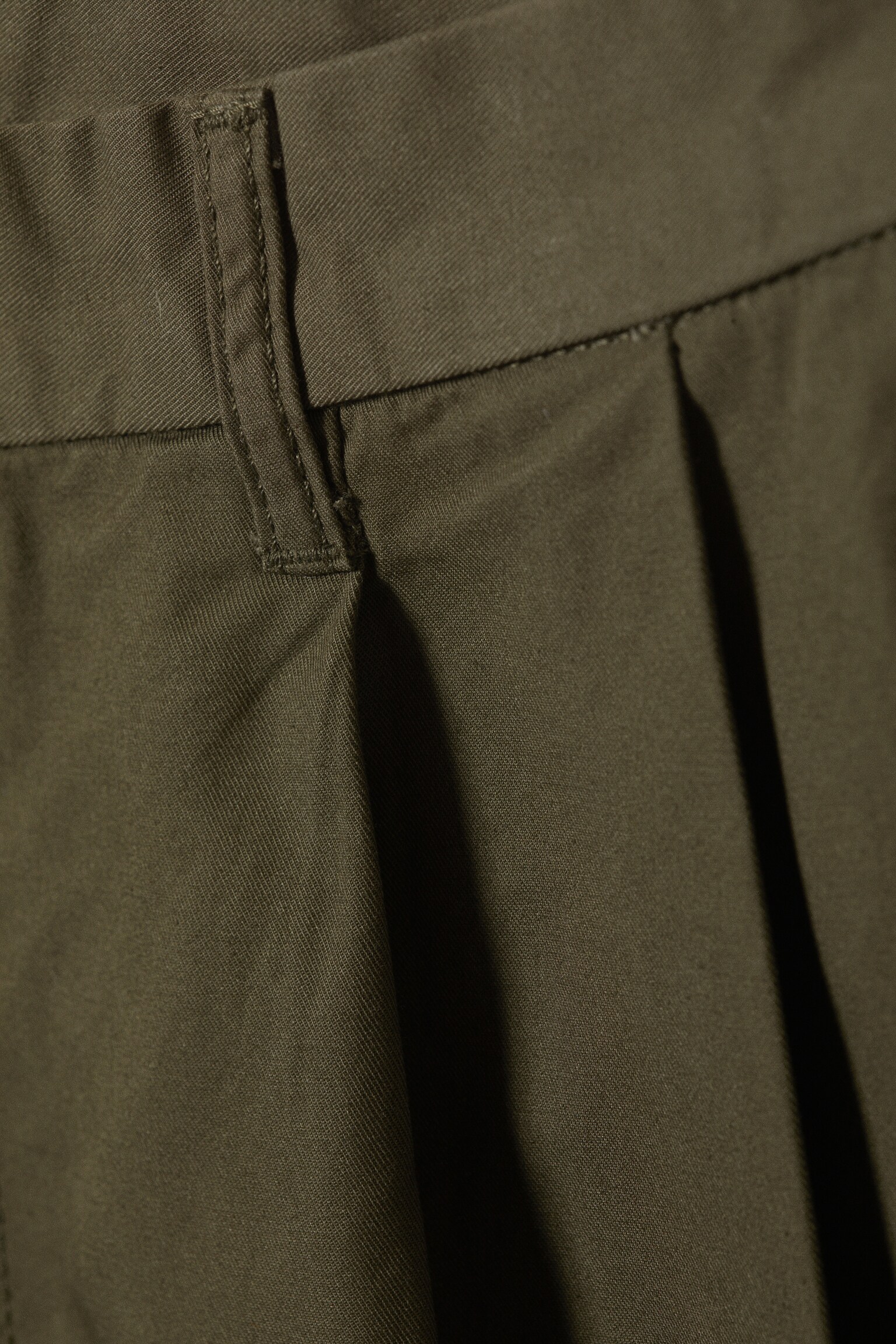 Volné bavlněné keprové šortky - Tmavě khaki zelená/Černá - 2