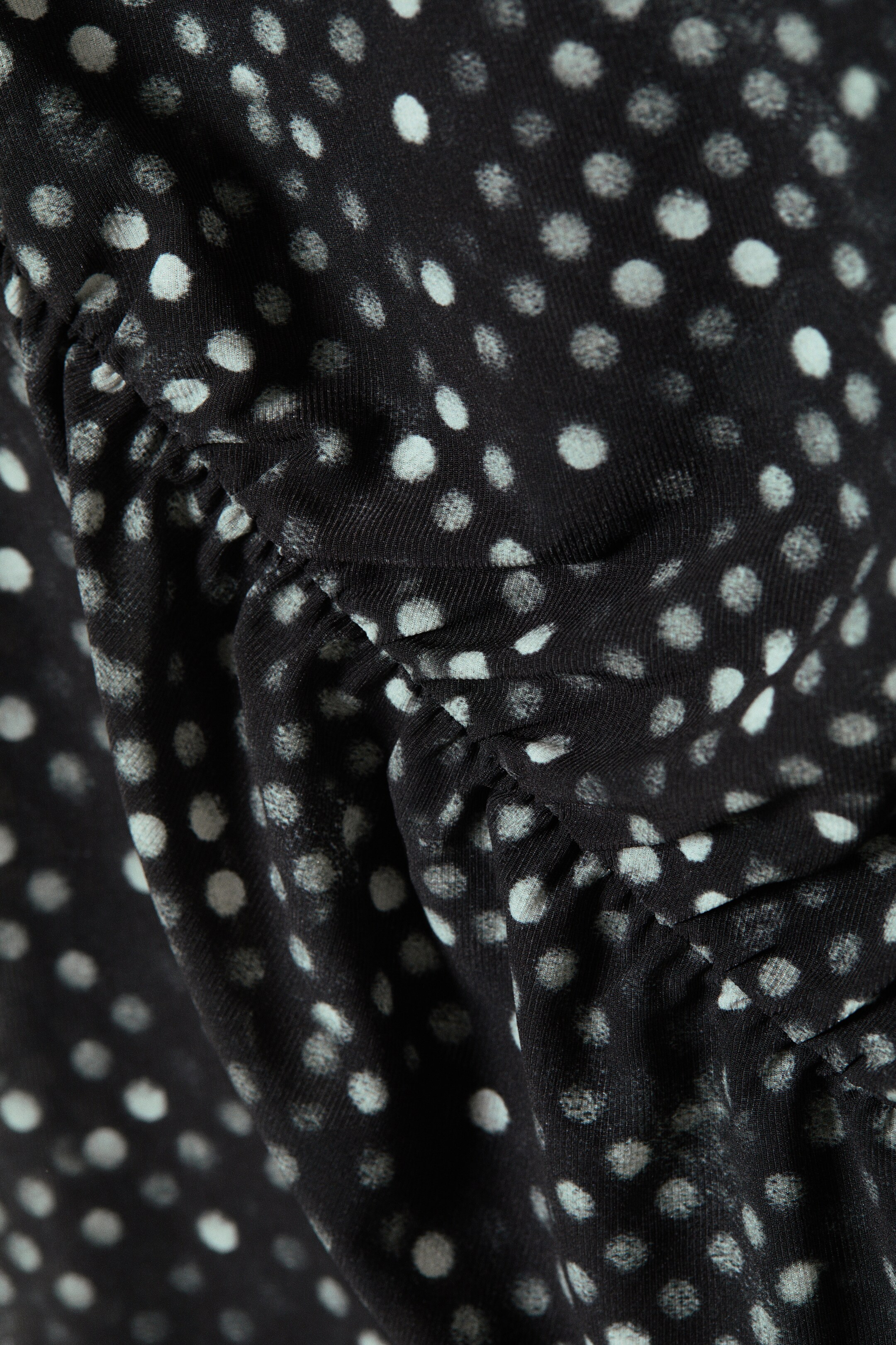 Ingrandisci l'immagine: Ruched Printed Mesh Top - Black Polka Dots - DONNA | H&M CH 5
