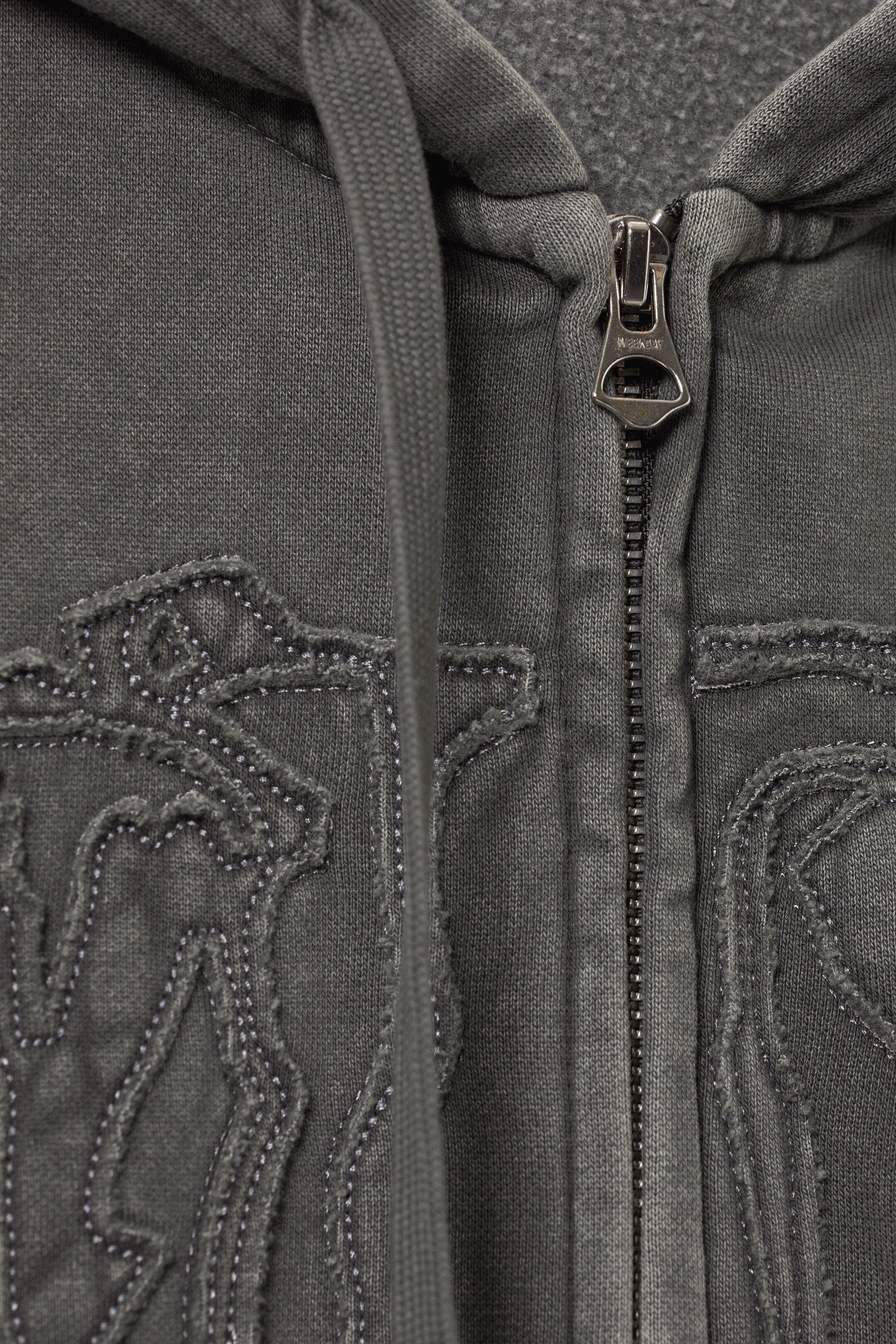 Destiny - Boxy-Kapuzenpullover mit Zipper und Stickerei - 1