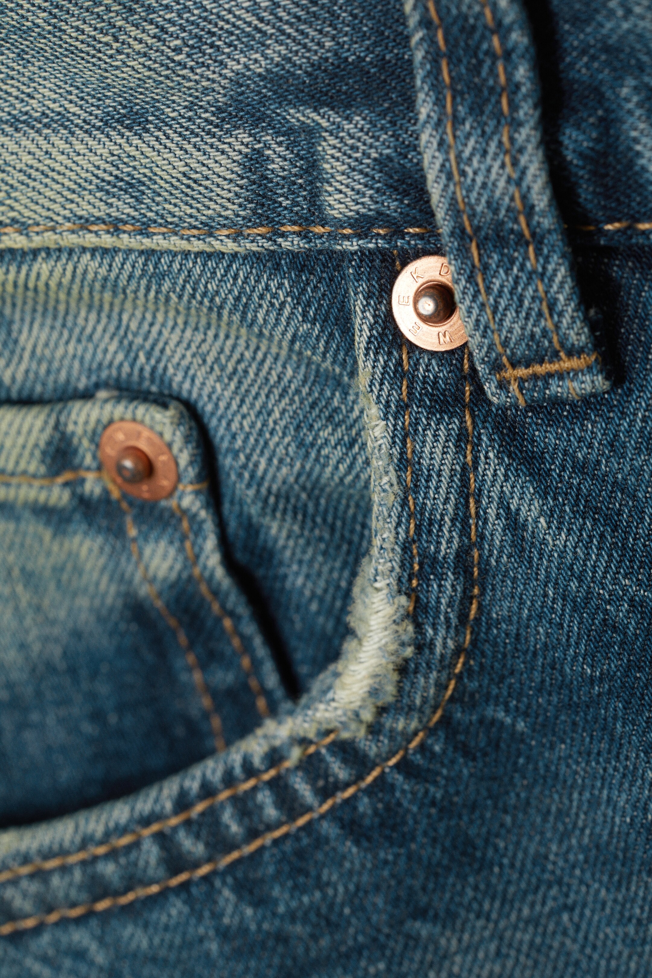 Προβολή μεγαλύτερης εικόνας: Galaxy Loose Straight Leg Jeans - Gasoline Blue - Medium Blue - Men | H&M GR 2