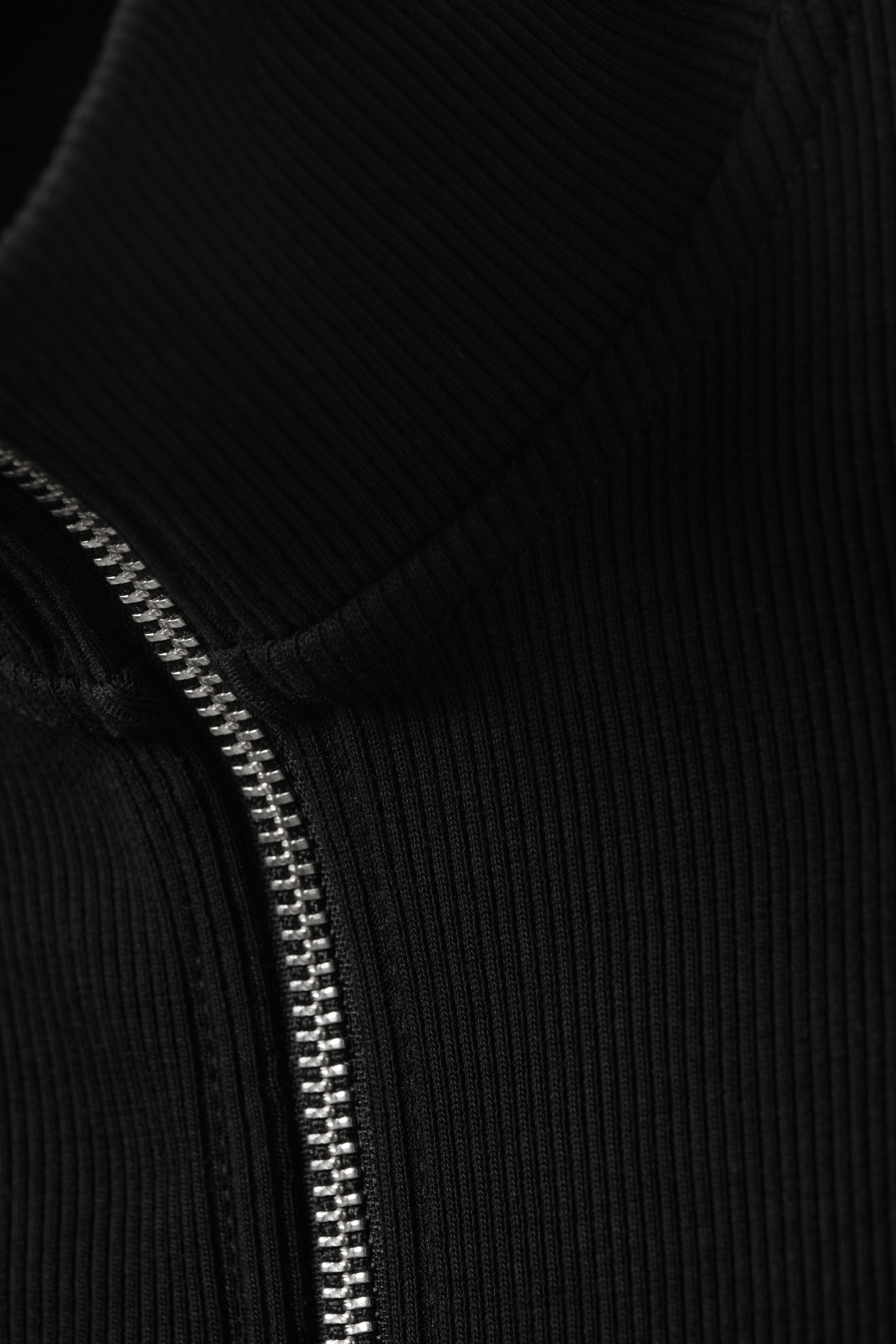 Visa större bild: Höghalsad Zip-Väst - Svart - DAM | H&M SE 2