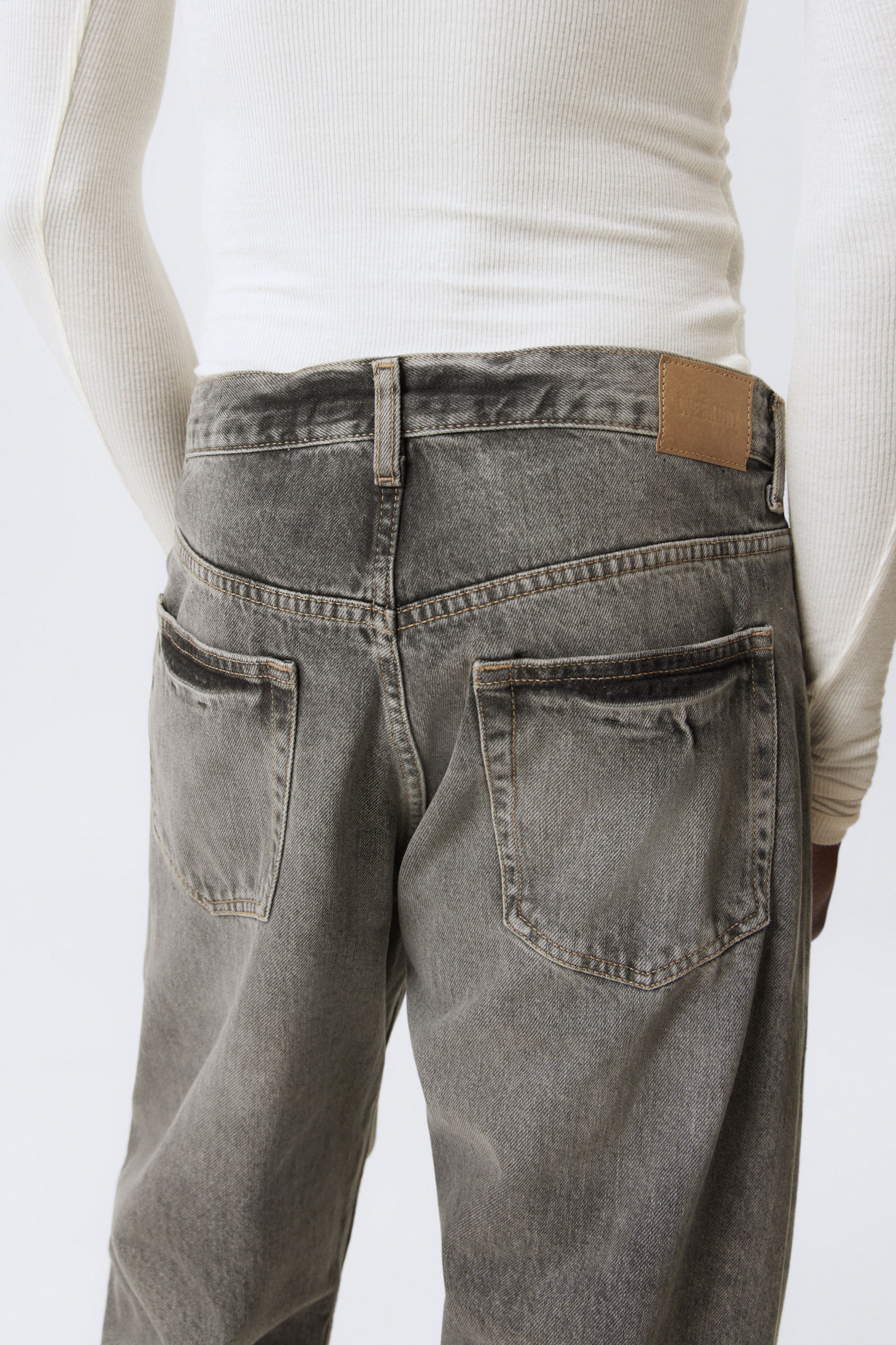 Canyon Grey - Medium Grey - Space Relaxed Straight Leg Jeans - 4