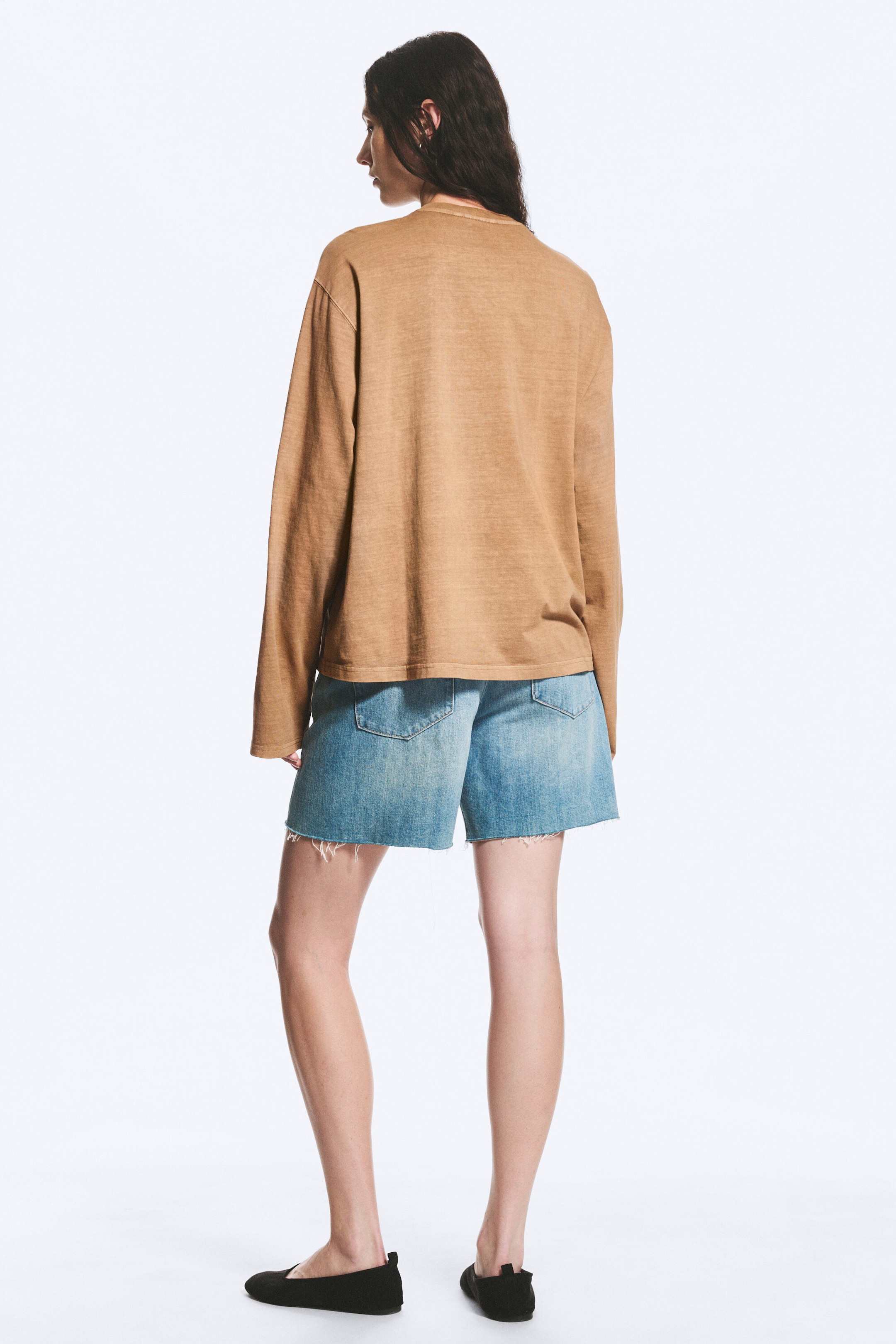 Gewaschenes Beige - Kastiges Longsleeve-Shirt mit V-Ausschnitt - 2