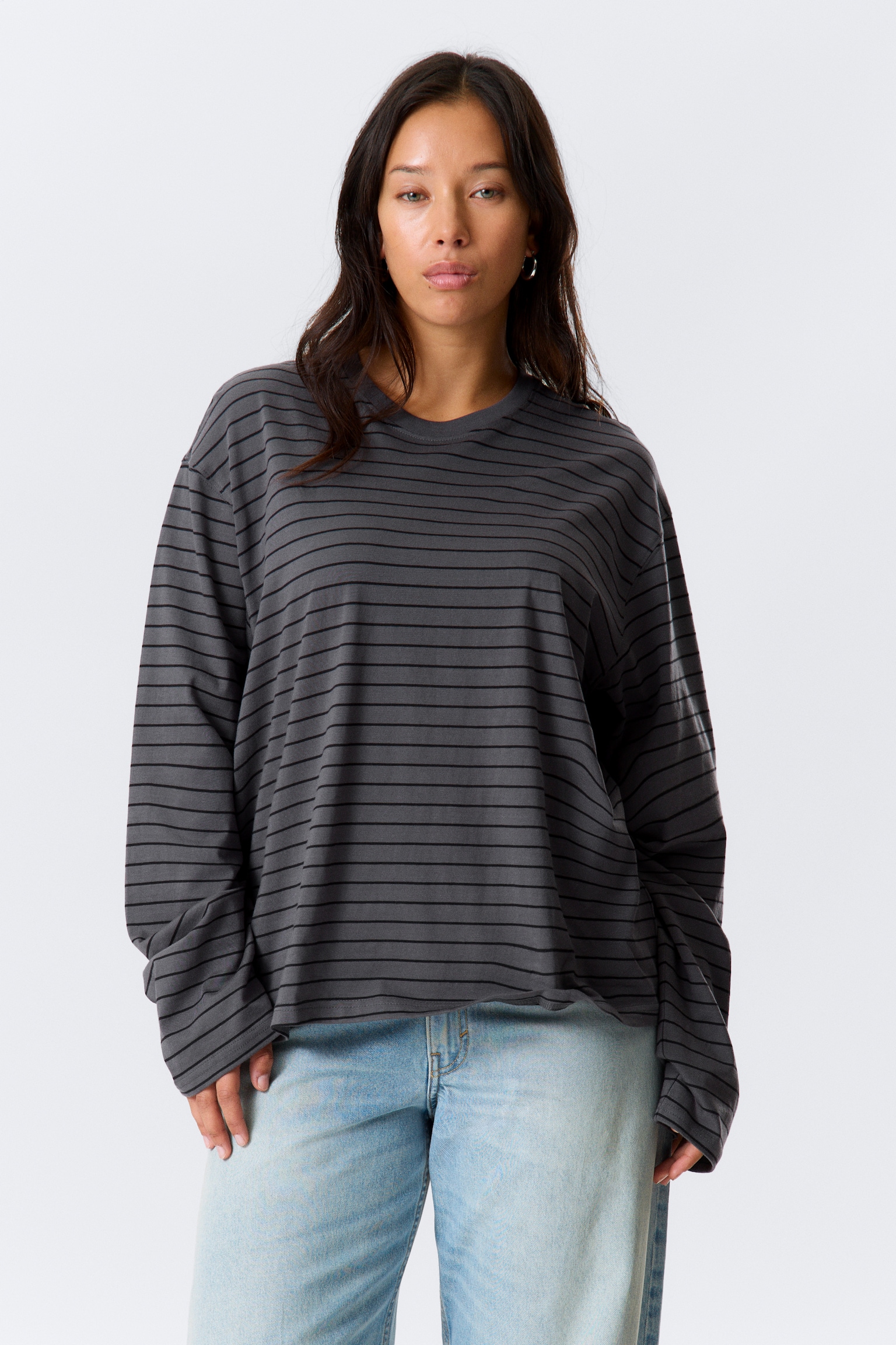 T-shirt boxy in cotone a maniche lunghe - Grigio scuro a righe/Nero/Nero a righe/Bianco - 1