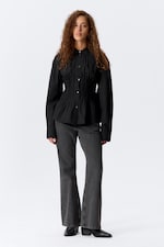 Schwarz mit Streifen - Hemd aus Baumwollpopeline mit geraffter Taille - 1