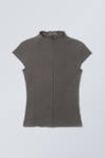 Verwaschenes Schwarz - Geripptes T-Shirt mit Stehkragen - 0
