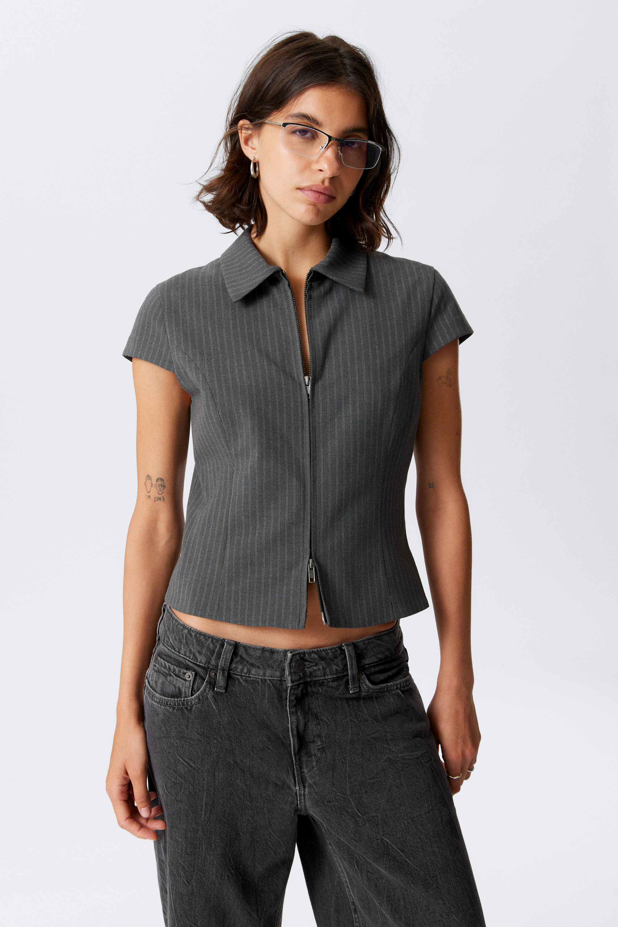 Striped Grey - Fitted Short-Sleeved Zip Top - 1