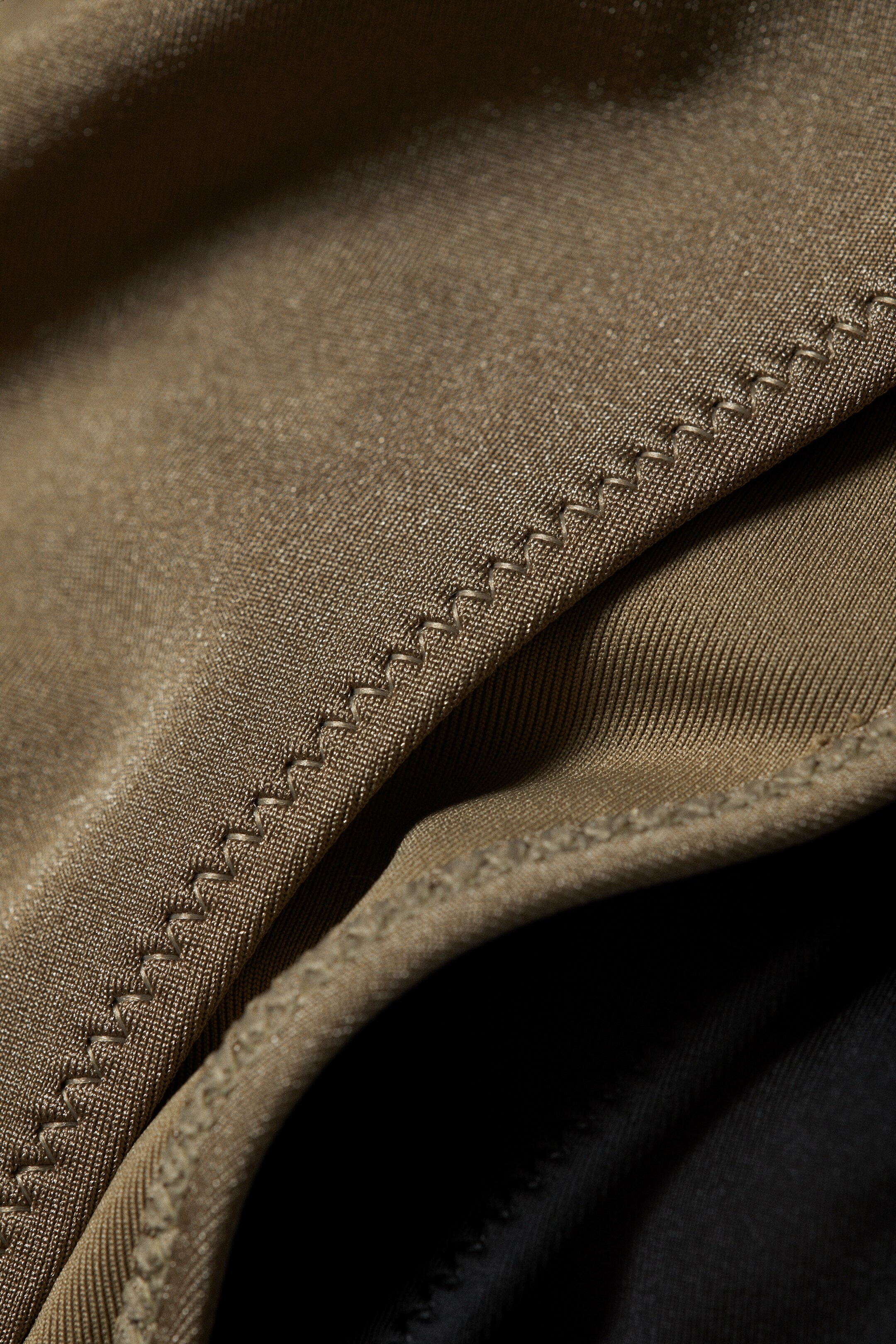 Vis større bilde: 2-pakning med bikiniunderdeler med rundt liv - Svart og beige - DAME | H&M NO 10
