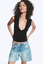 Black - Fitted V-Neck Sleeveless Top - 0
