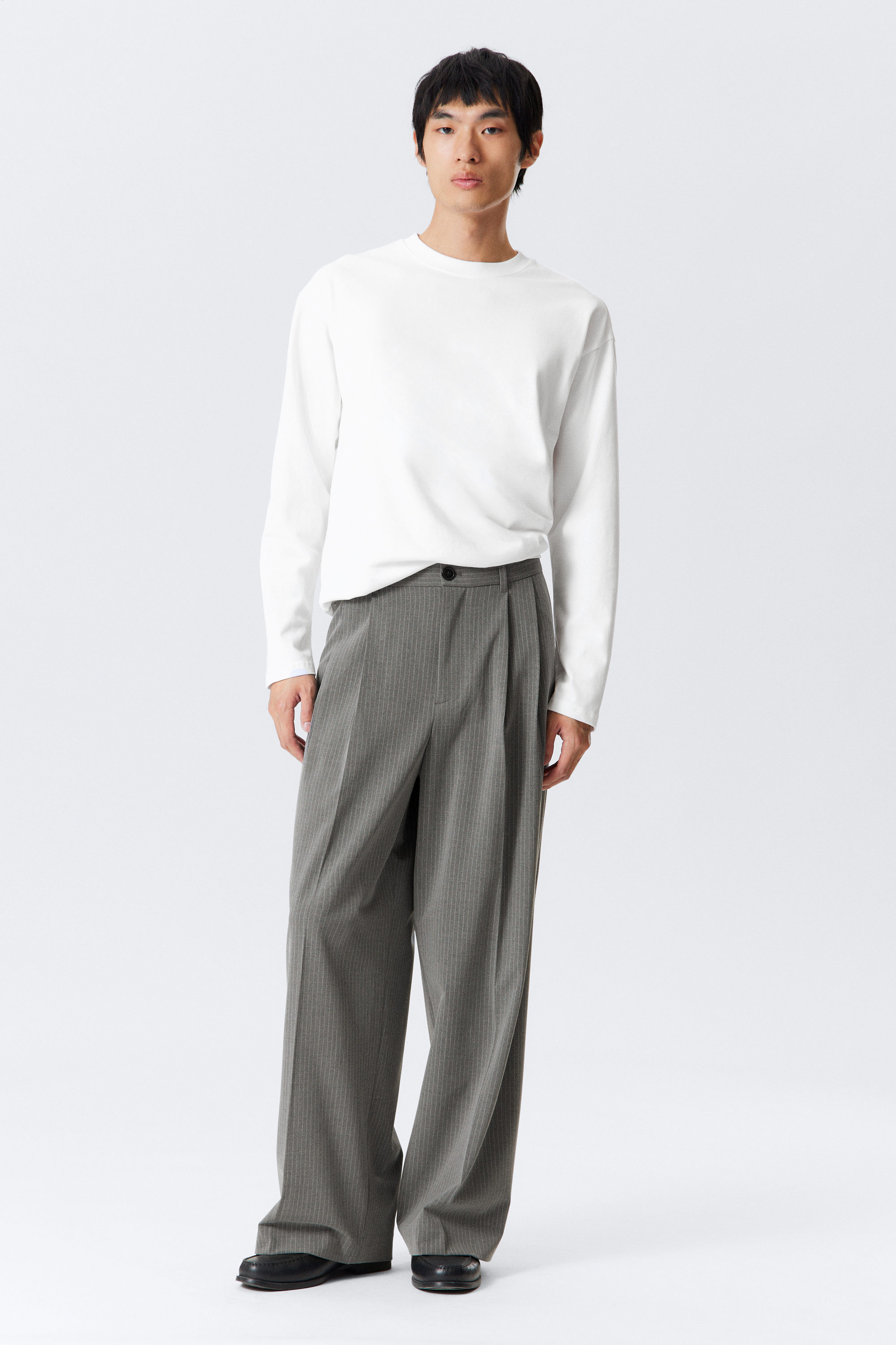 Pinstriped Light Grey - Loose Fit Pleated Suit Trousers - 1