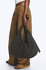 Svart - Halvmåneformet crossbodyveske - 1
