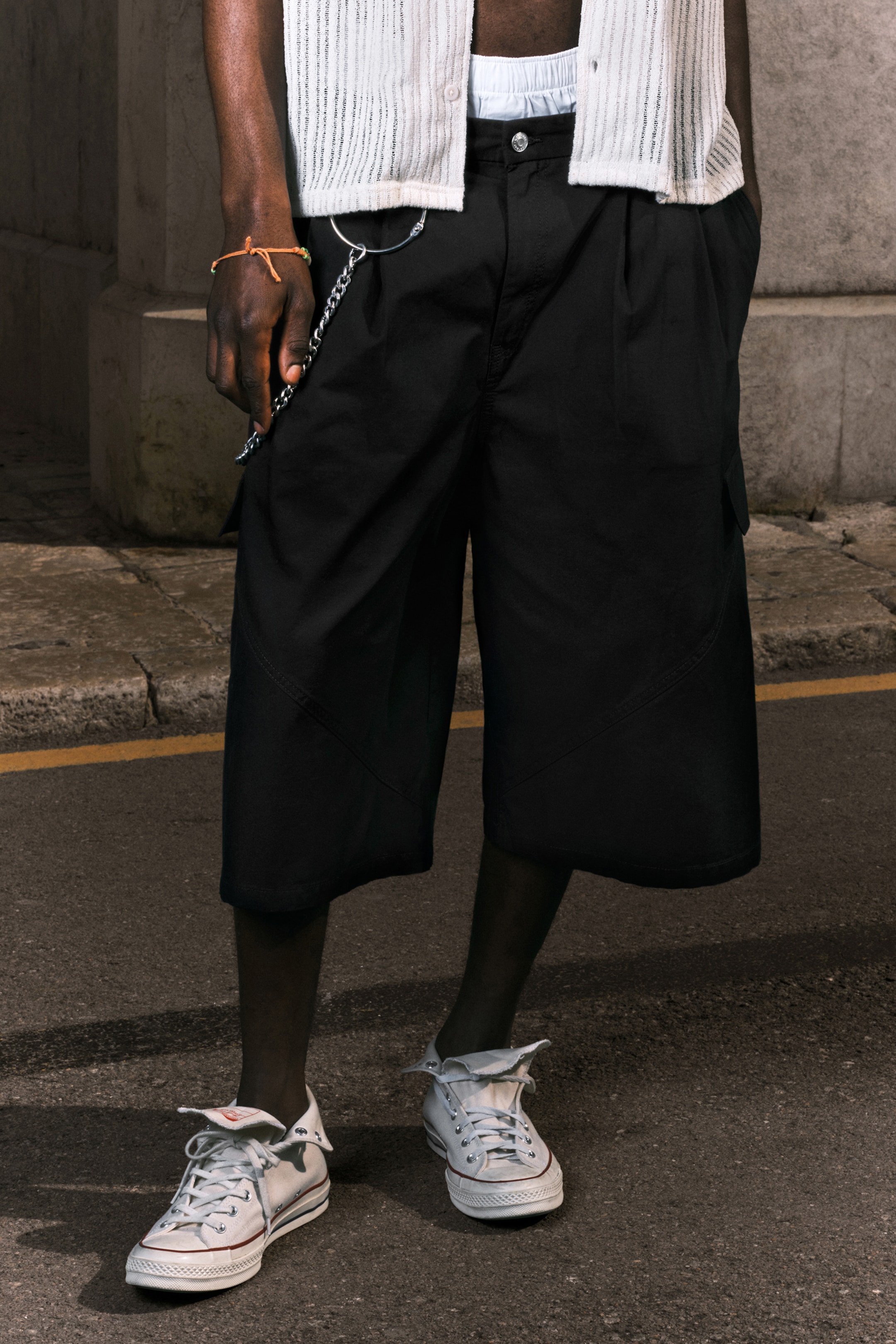 Größeres Bild ansehen: Lockere Utility-Shorts aus Baumwoll-Twill - Schwarz - Men | H&M DE 2