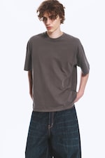Ausgewaschenes Dunkelbraun - Oversized T-Shirt im kastigen Fit - 0