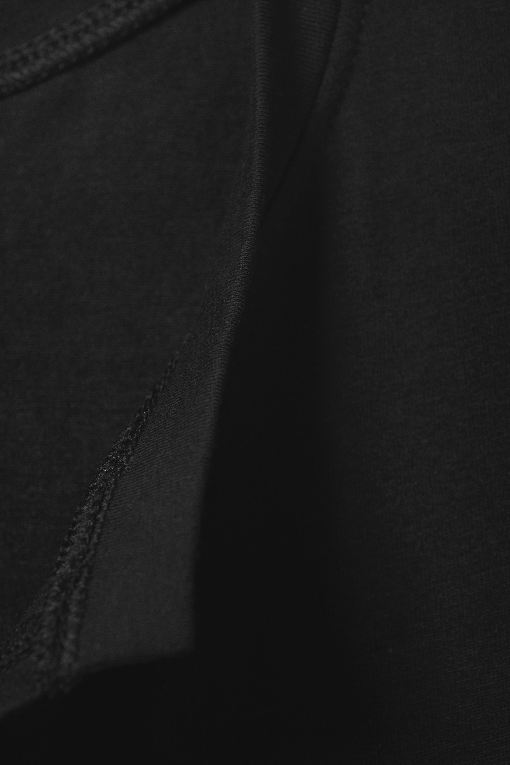 Schwarz - Schmales, ärmelloses Top mit V-Ausschnitt - 5