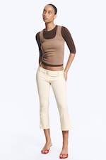 Helles, staubiges Beige - Caprihose mit niedrigem Bund - 0