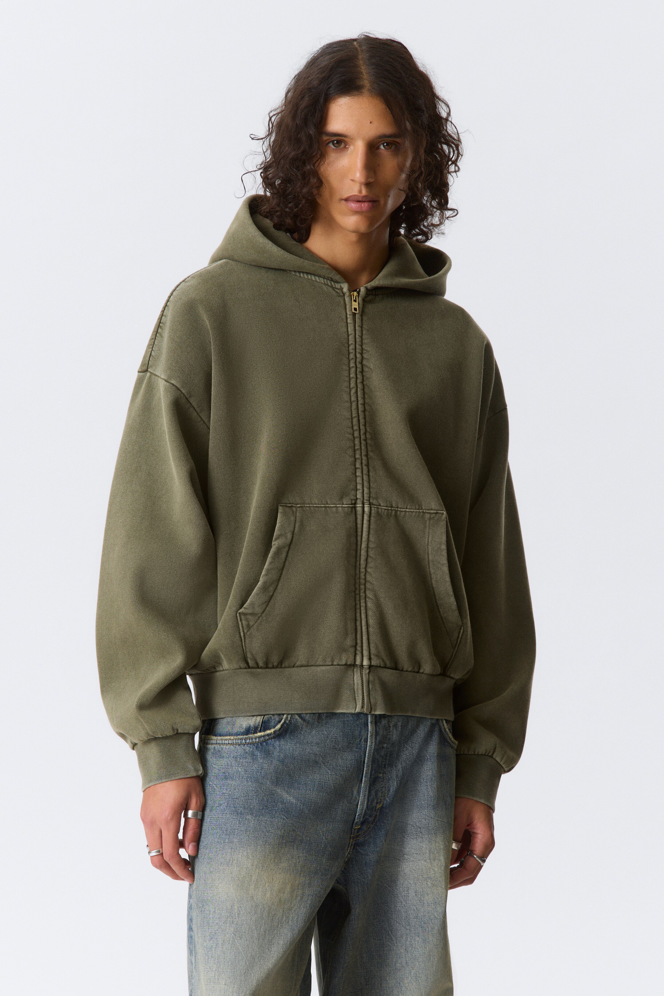 Visa större bild: Loose Zip Hoodie - Tvättad mörkgrön - HERR | H&M FI 1