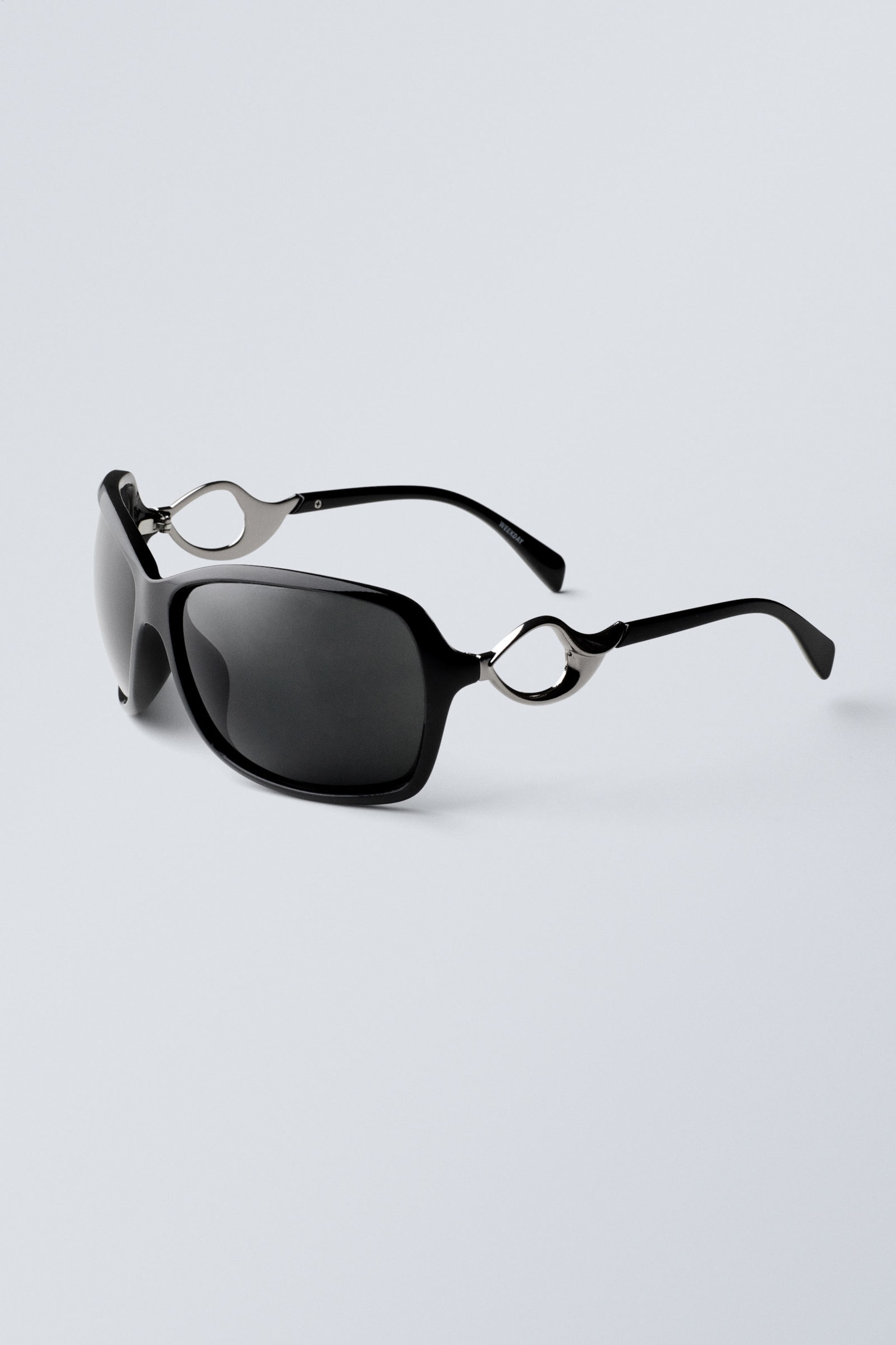 Black - Metal Detailed Oval Sunglasses - 1