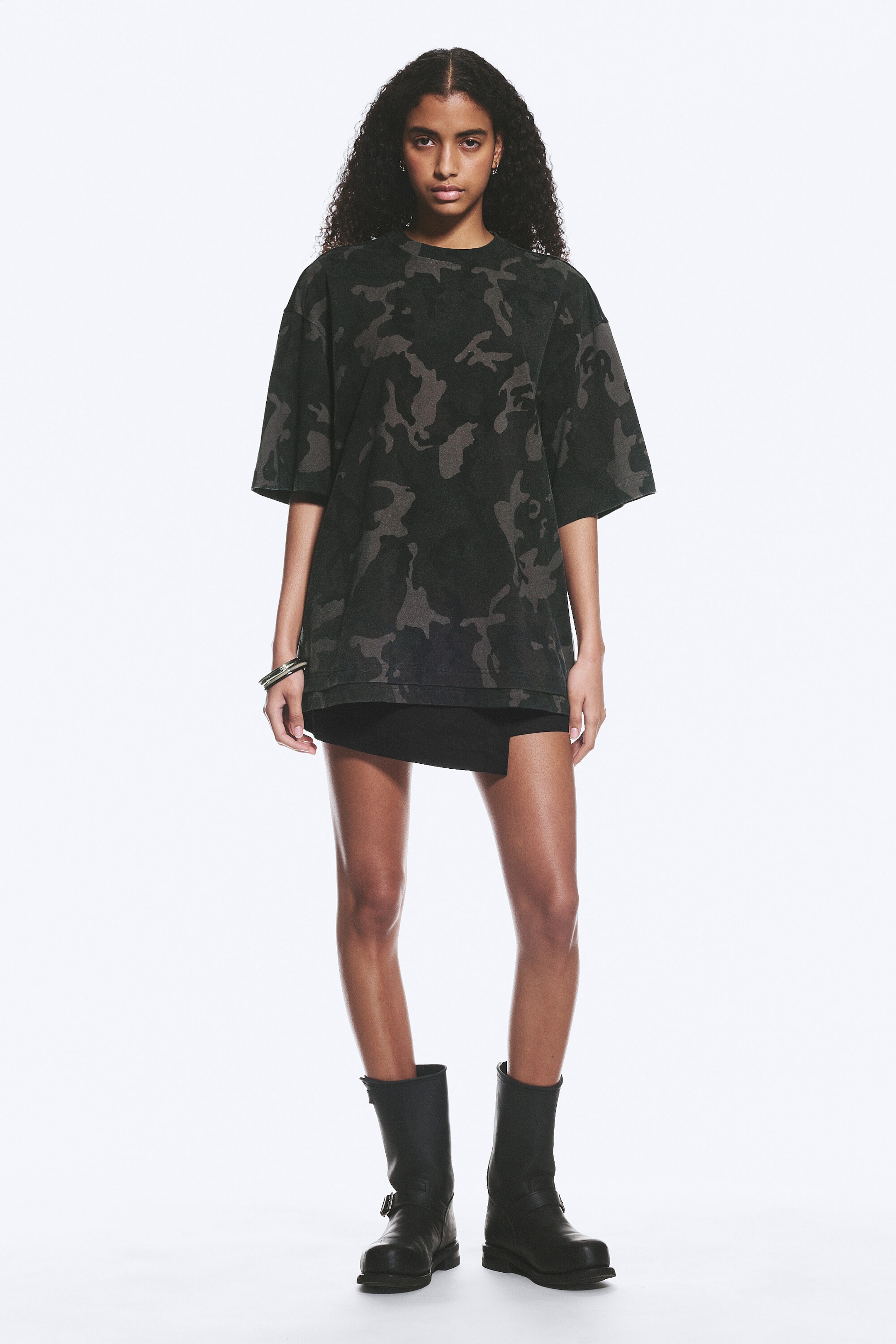 Khakigrön - Camouflage - Oversized kortärmad t-shirt med tryck - 1