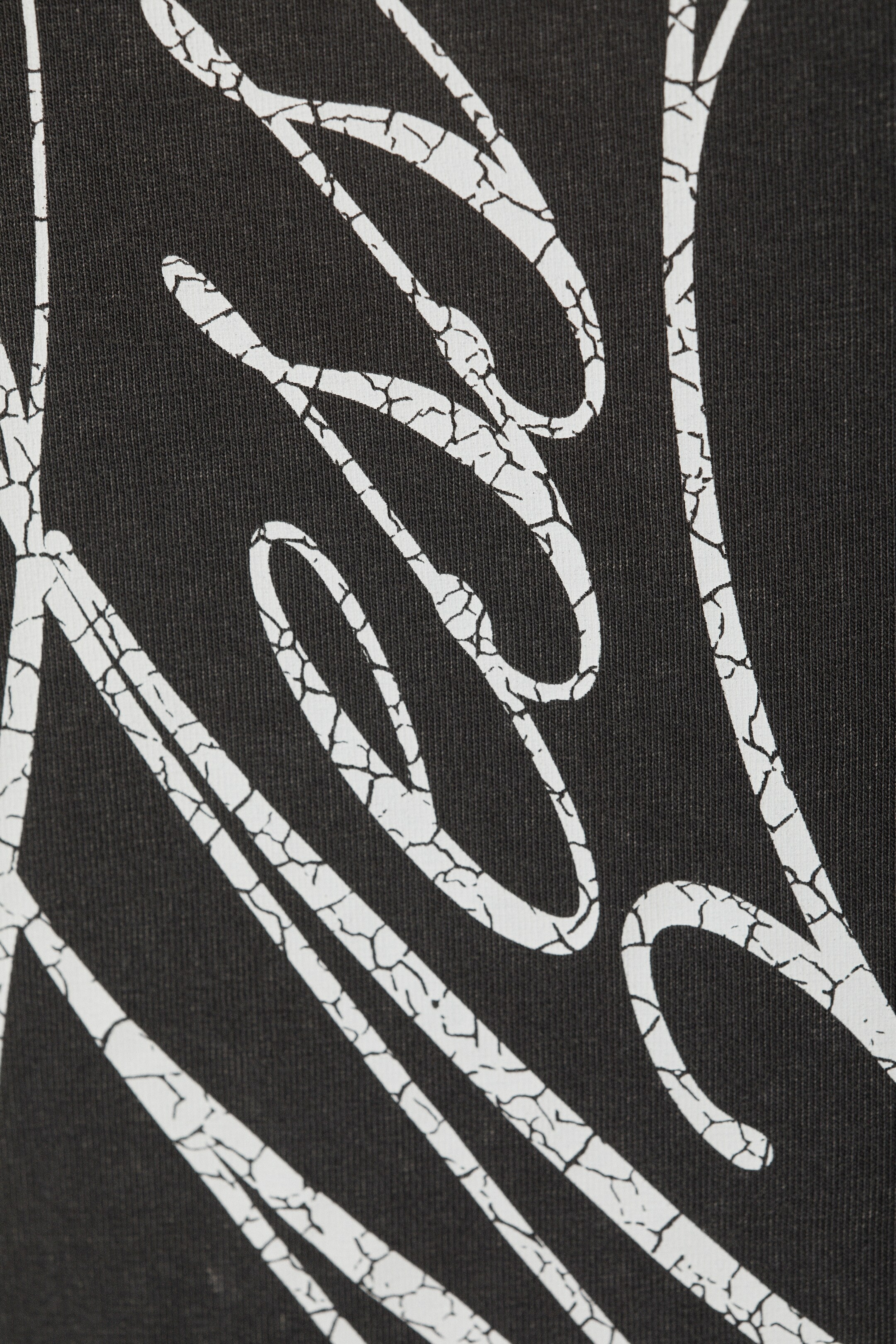 Προβολή μεγαλύτερης εικόνας: CM x LB Fitted Long-Sleeved Unisex T-shirt - Washed Black - I'm a Mess - Men | H&M GR 3