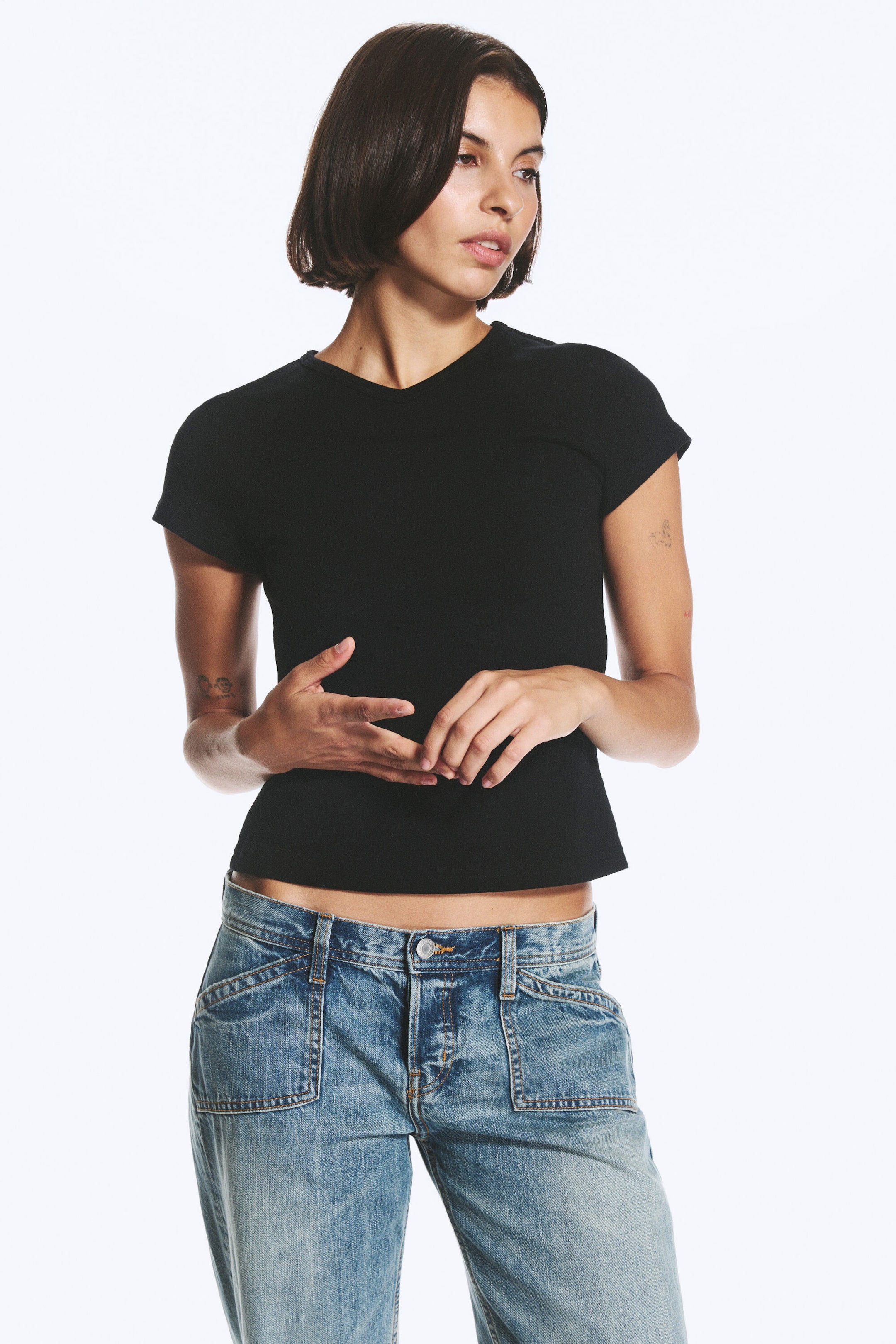 Black - Slim Short-Sleeved V-neck T-shirt - 1
