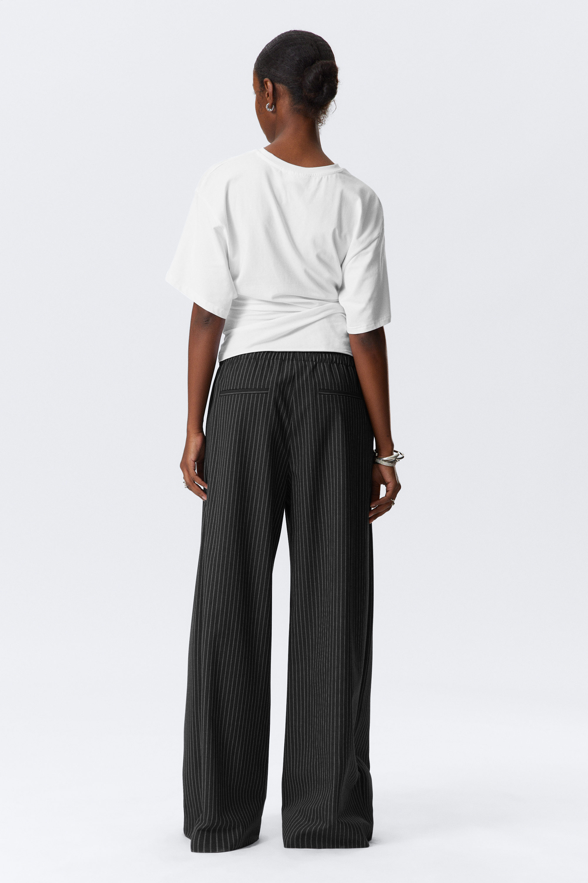 Zwart - Losvallende kostuumbroek met lage taille - 3