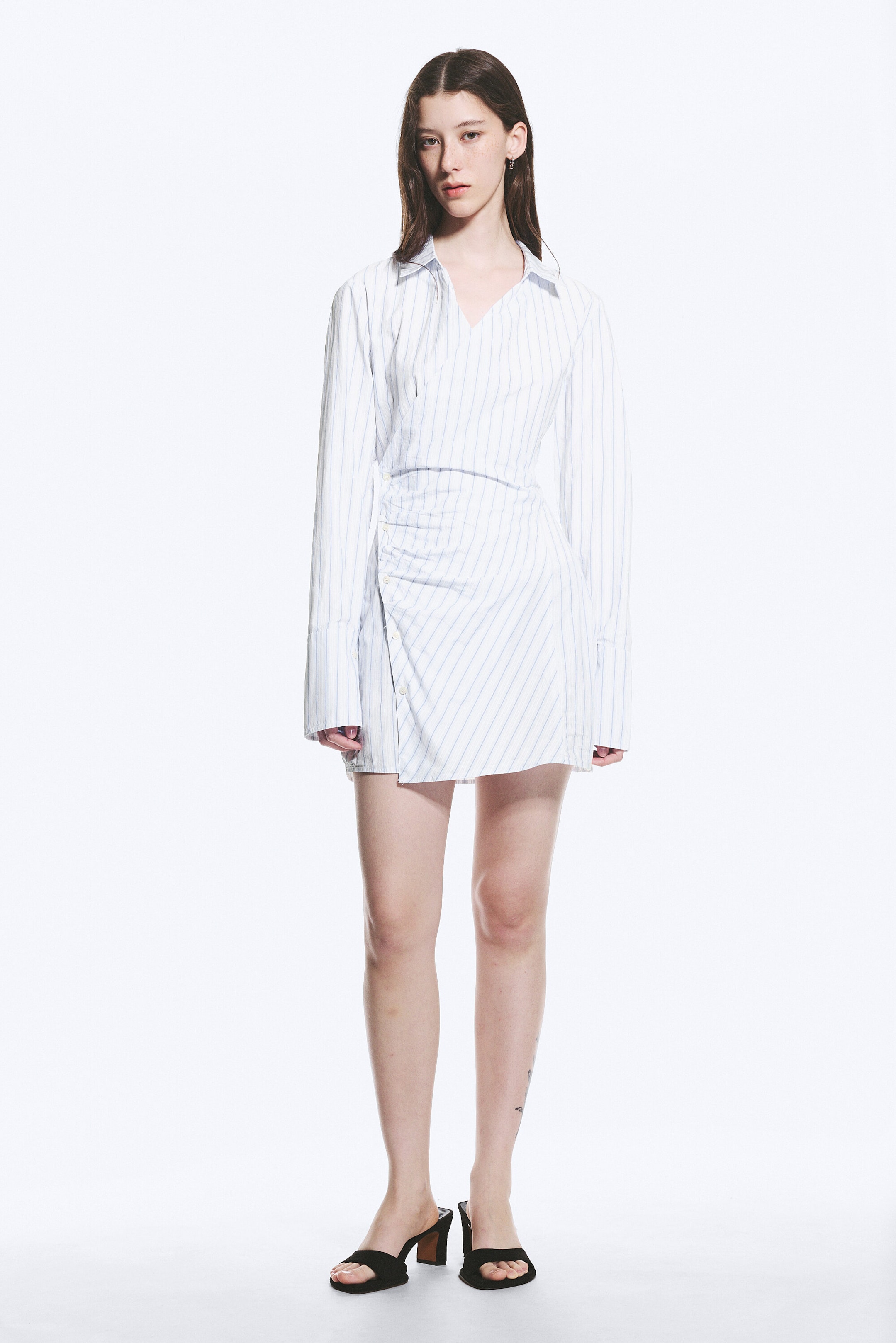 Rayures bleues - Mini-robe chemise asymétrique manches longues - 1