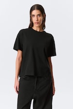 Svart - Avslappnad boxig t-shirt i bomull - 0