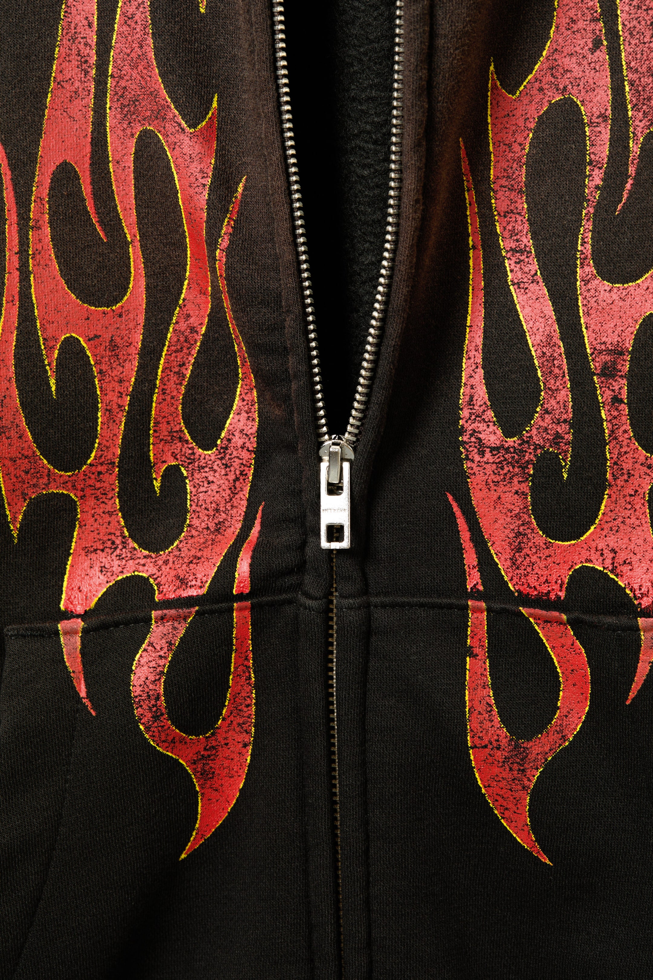 Schwarz - Abgenutzte Flamme - Grafischer Zip-Hoodie mit eckigem Schnitt - 6