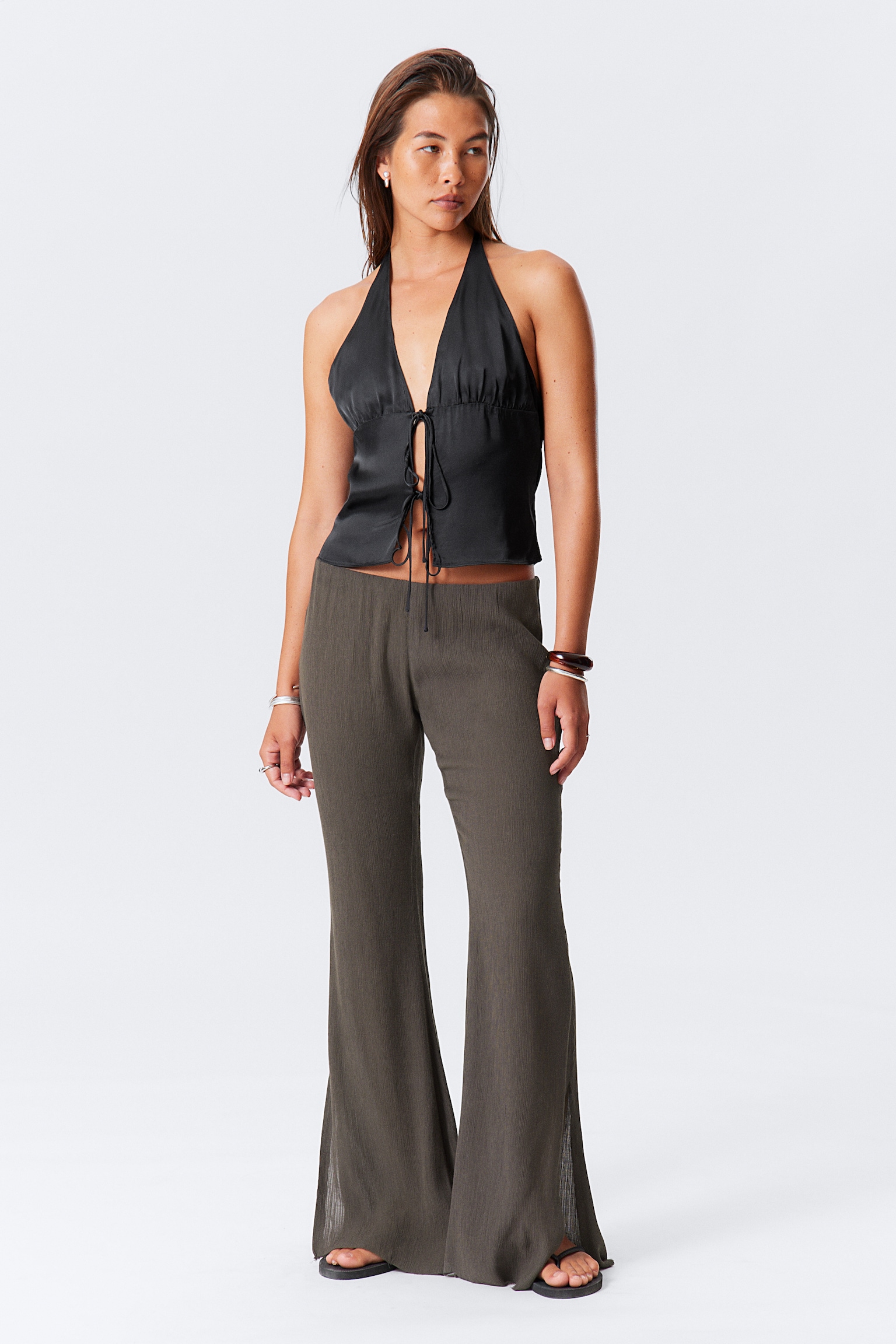 Low Rise Flared Crinkled Trousers - Dark Grey/Beige
