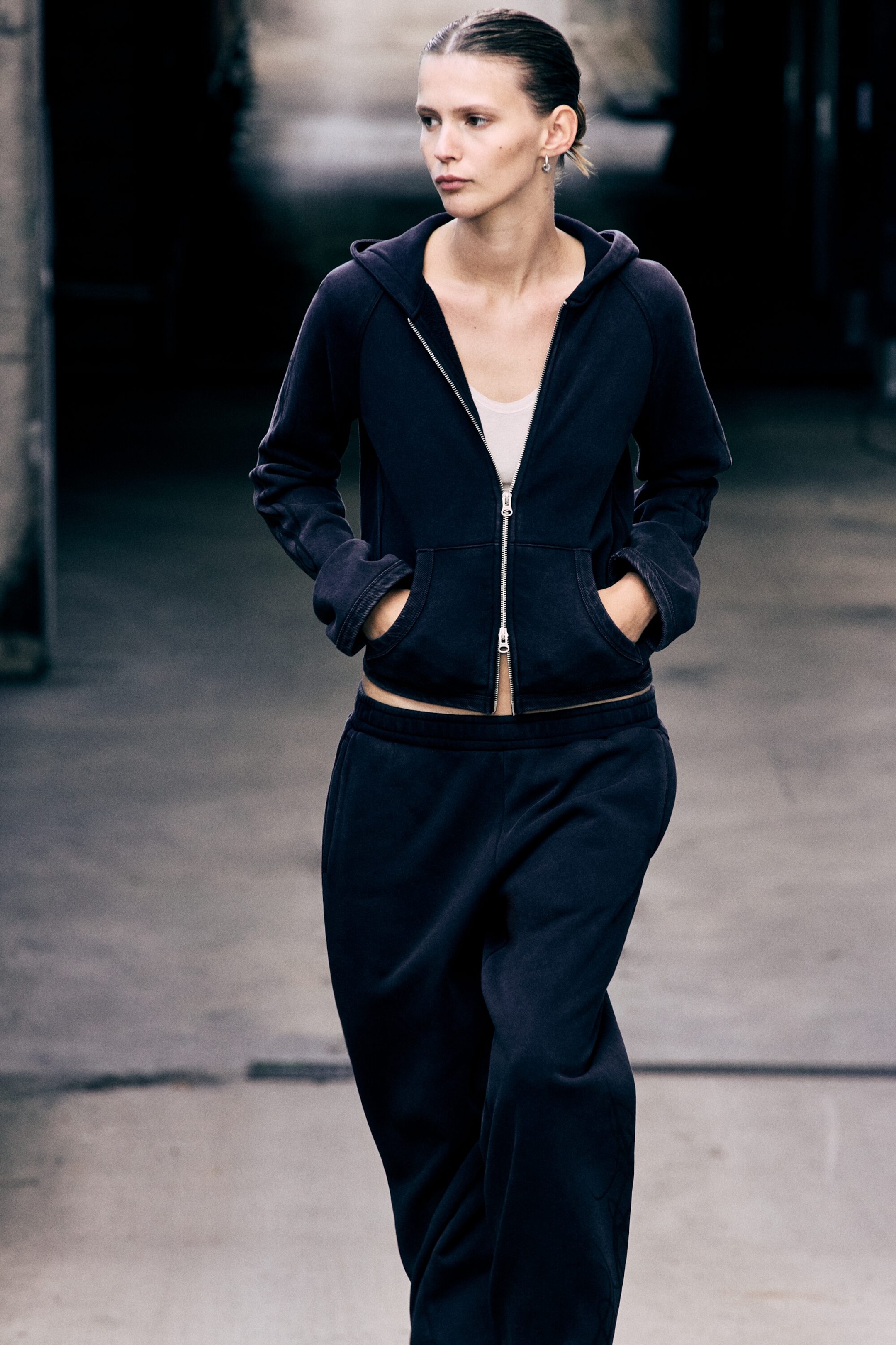 Svart - Slim-fit hettejakke - 1