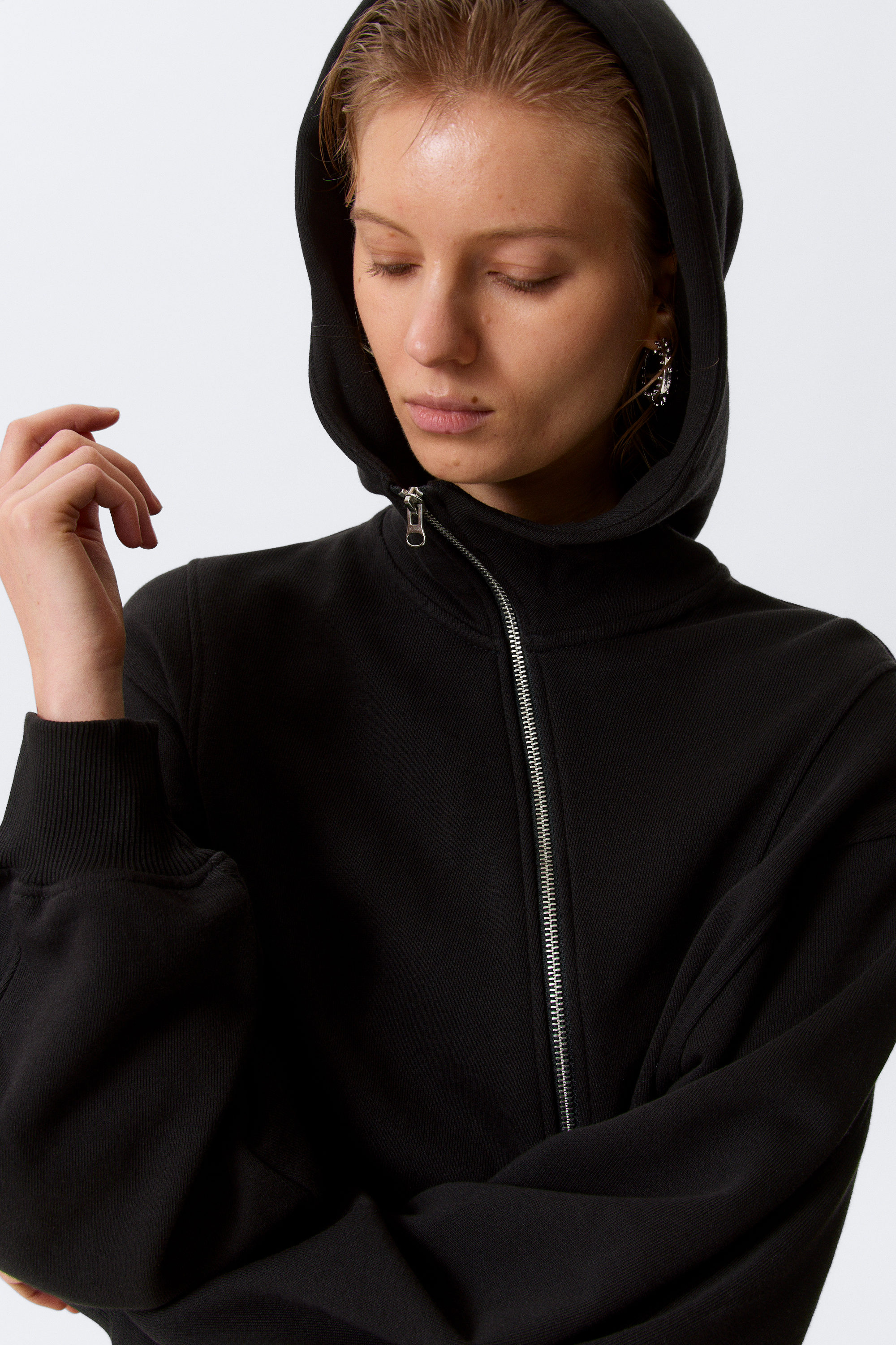 Svart - Croppad asymmetrisk zip-hoodie - 2