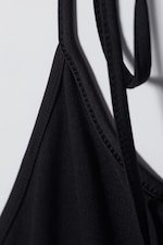 Schwarz - Neckholder-Maxikleid mit tiefem Rückenausschnitt - 2