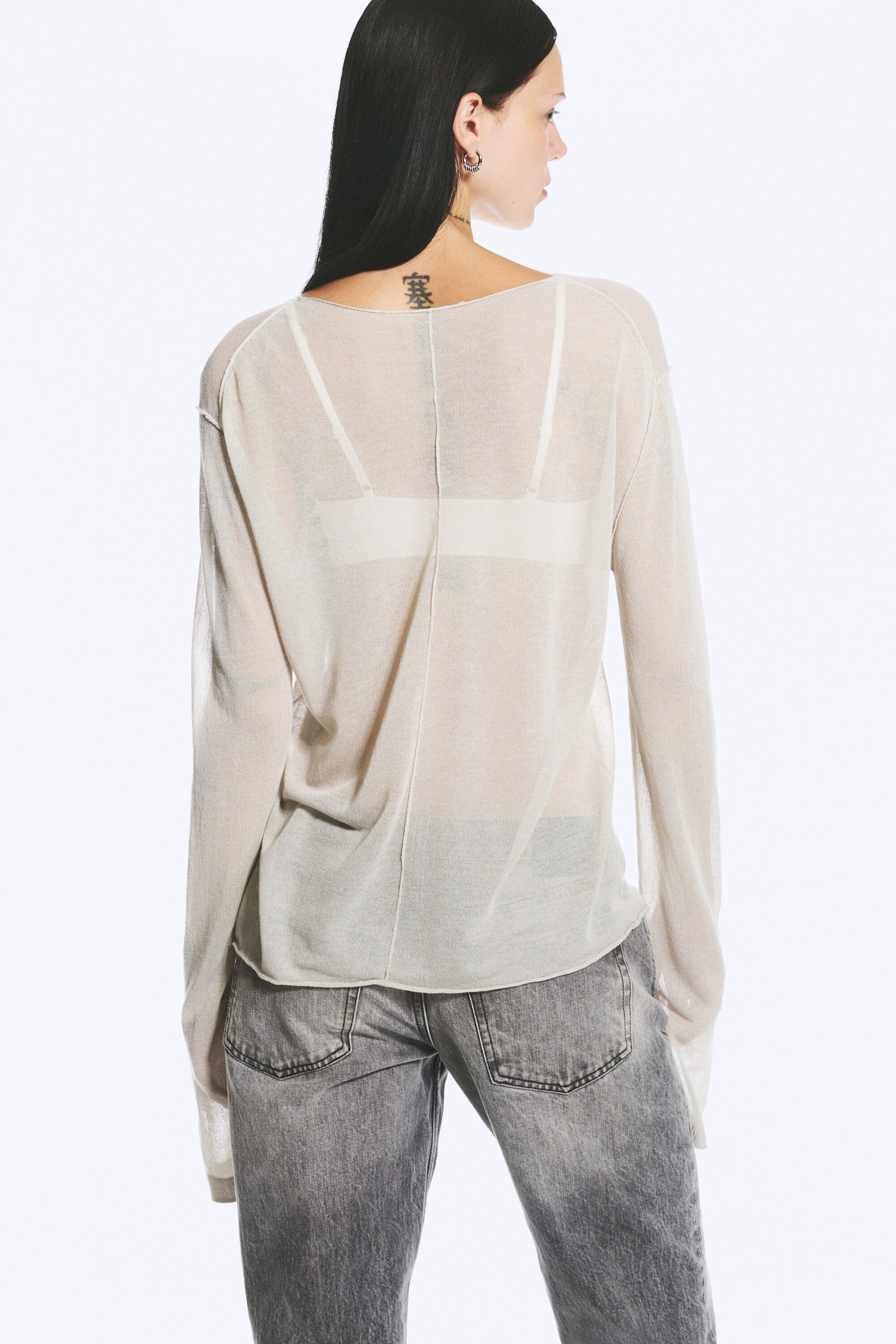 Helles gedecktes Taupe - Lockerer, transparenter Strickpullover - 2
