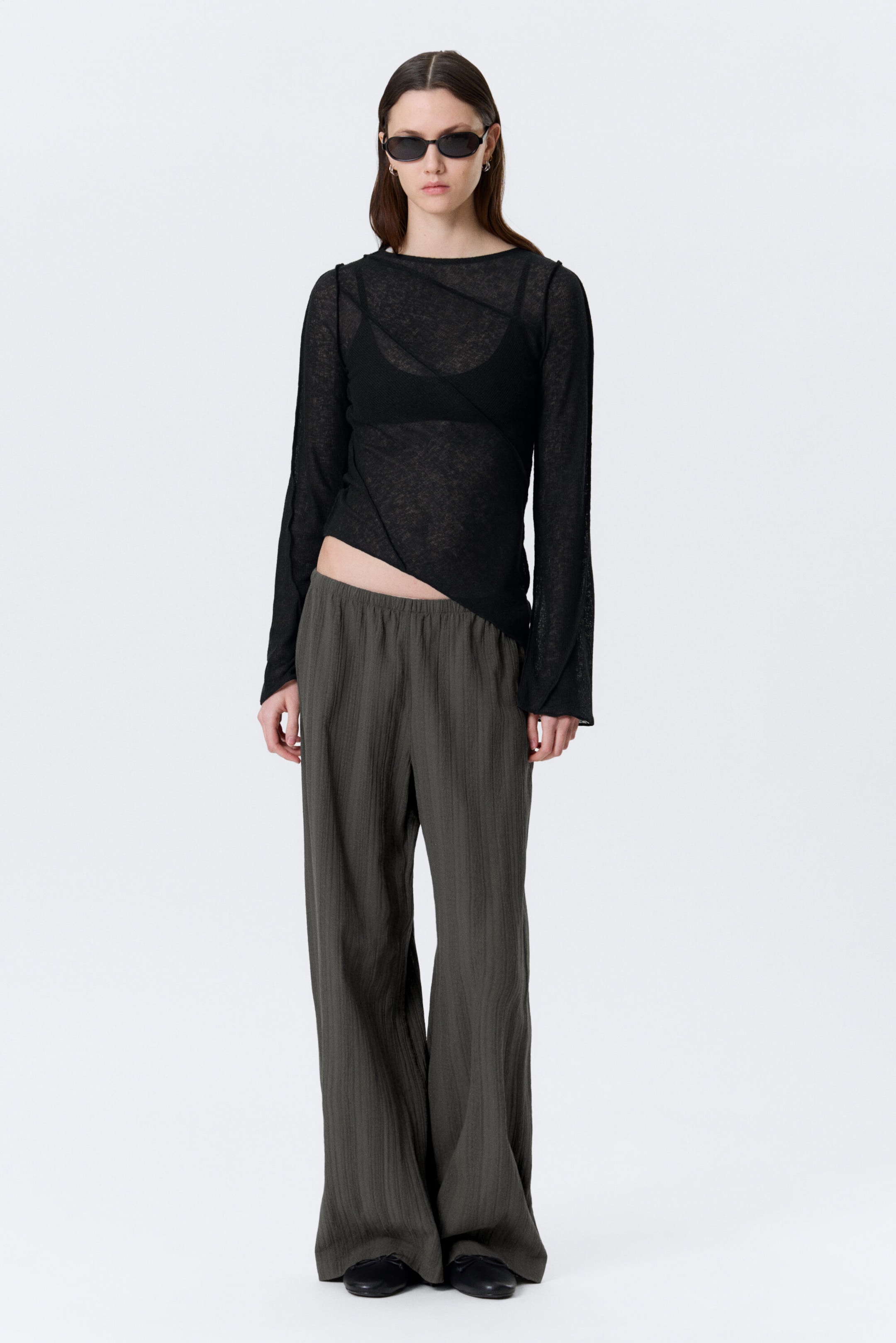 Noir - Haut transparent asymétrique à col bateau - 2