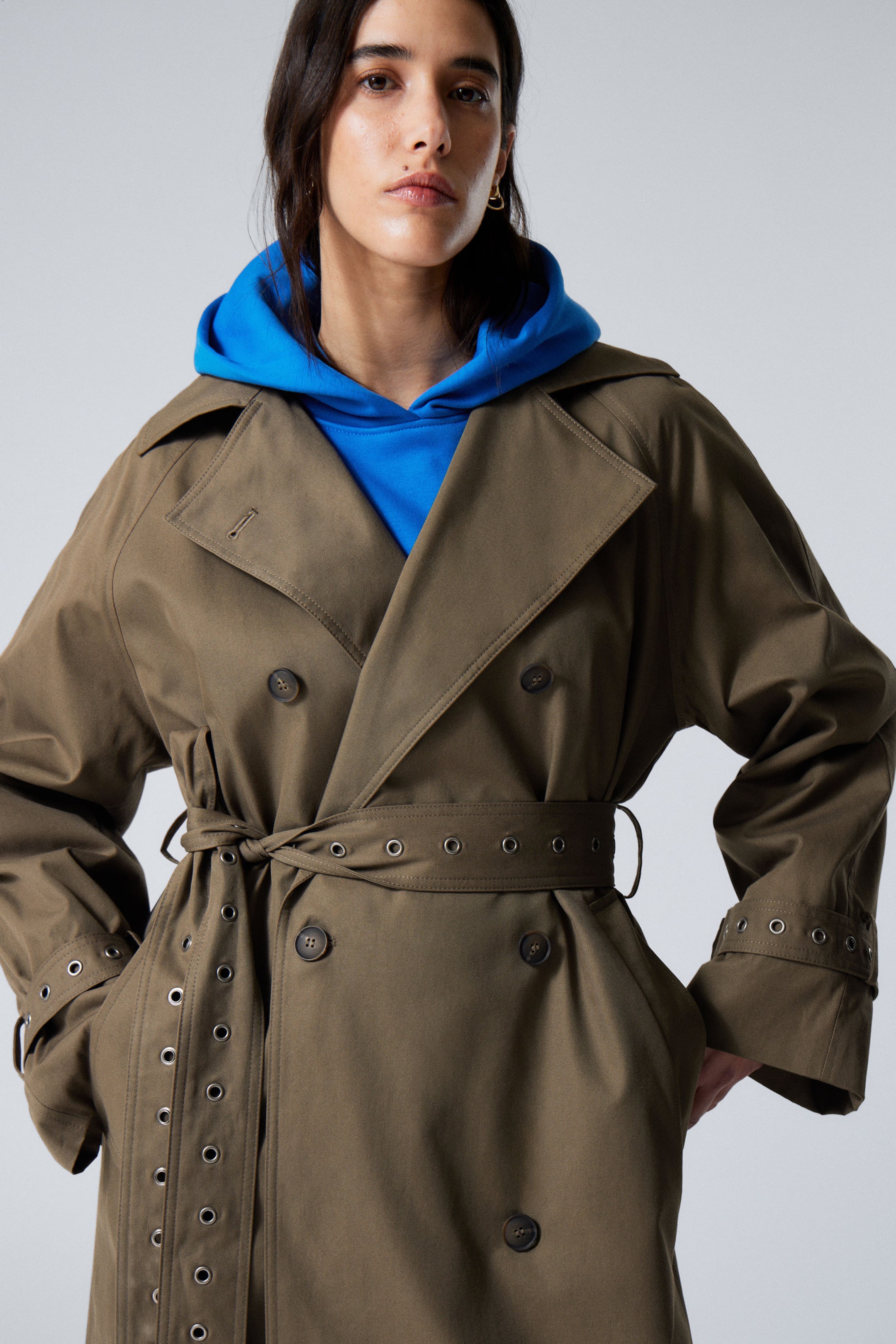 Dunkles Graubraun - Doppelreihiger Trenchcoat in Oversized-Fit - 2
