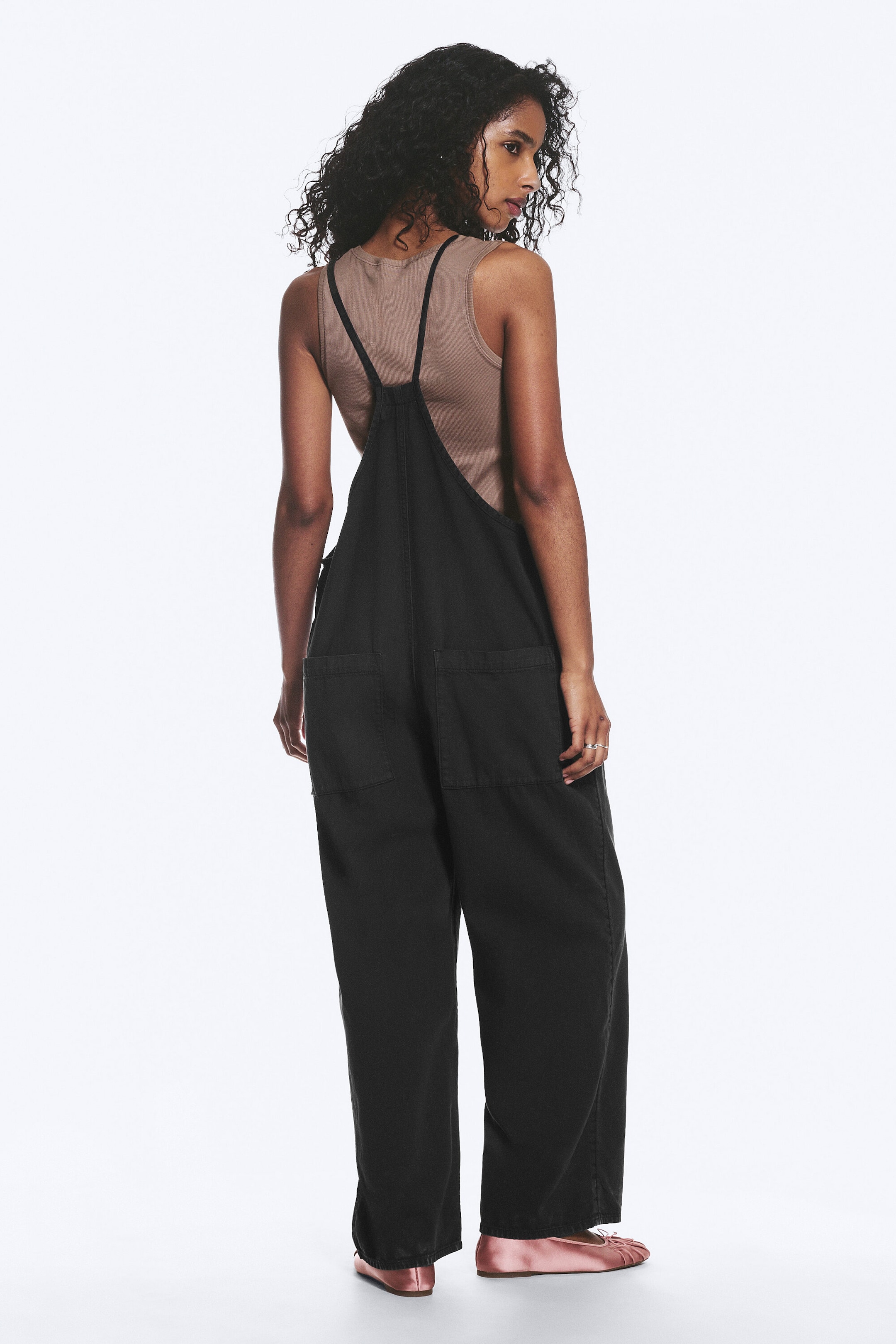 Schwarz - Bequeme Latzhose mit geradem Bein - 3