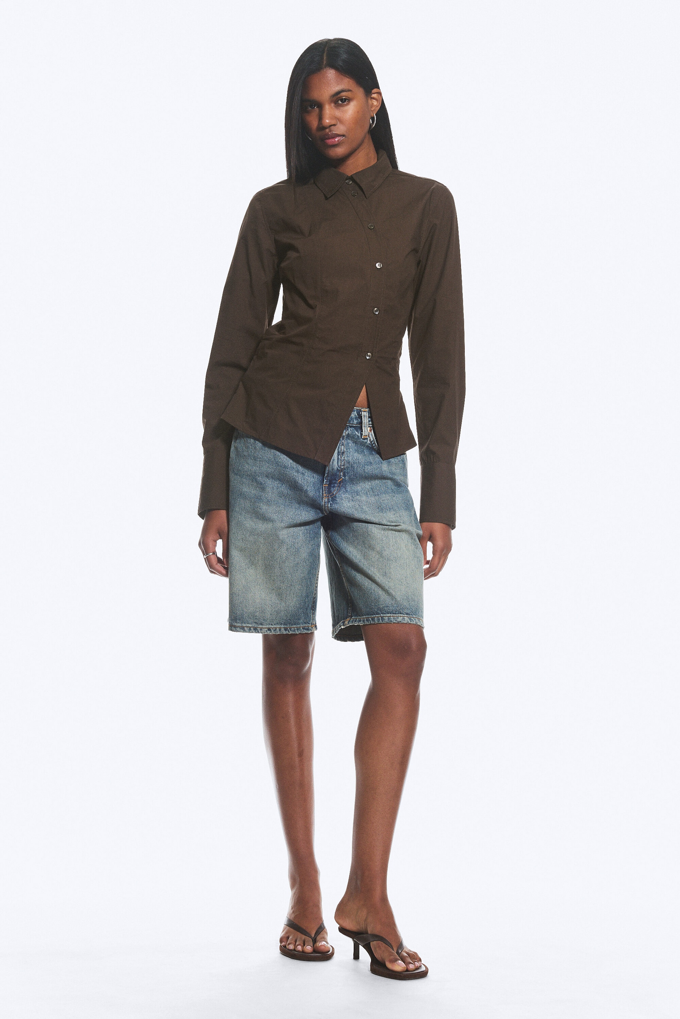 Donkerbruin - Asymmetrisch getailleerd overhemd van popeline - 2