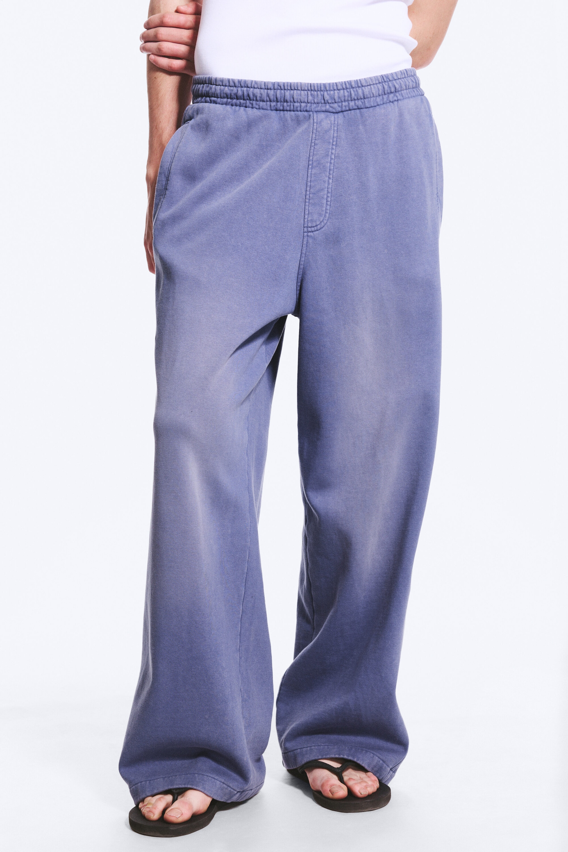 Verwaschenes Blau - Sweatpants mit mittelhohem Bund und geradem Bein - 2