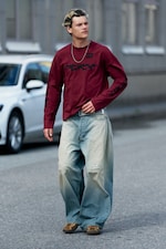 Dunkelrot - "Racer" - Oversized Longsleeve mit Grafikprint - 3