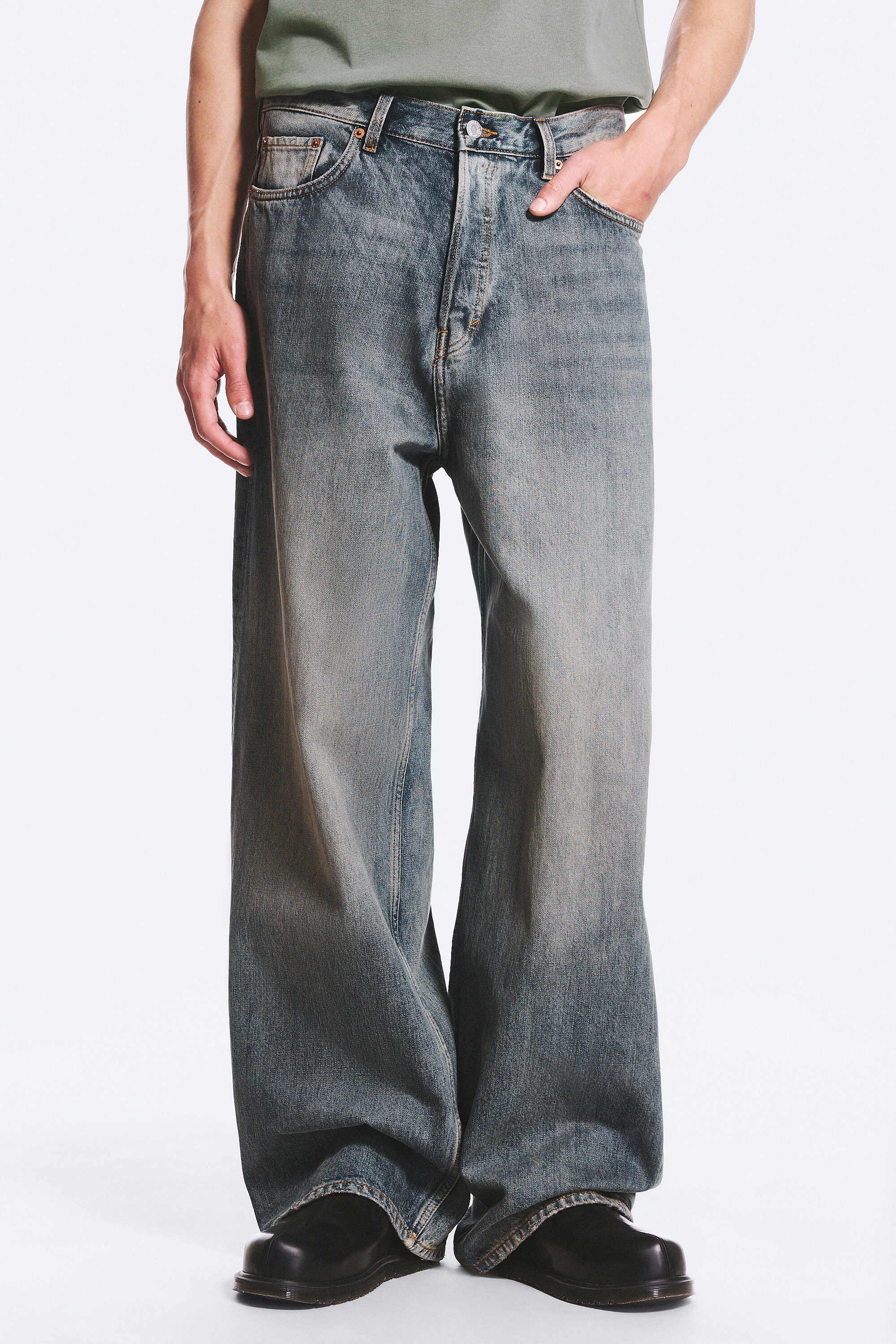 パンツ weekday astro loose buggy jeans 27/32 astro mid rise loose baggy unisex jeans - Arizona Blue - Medium