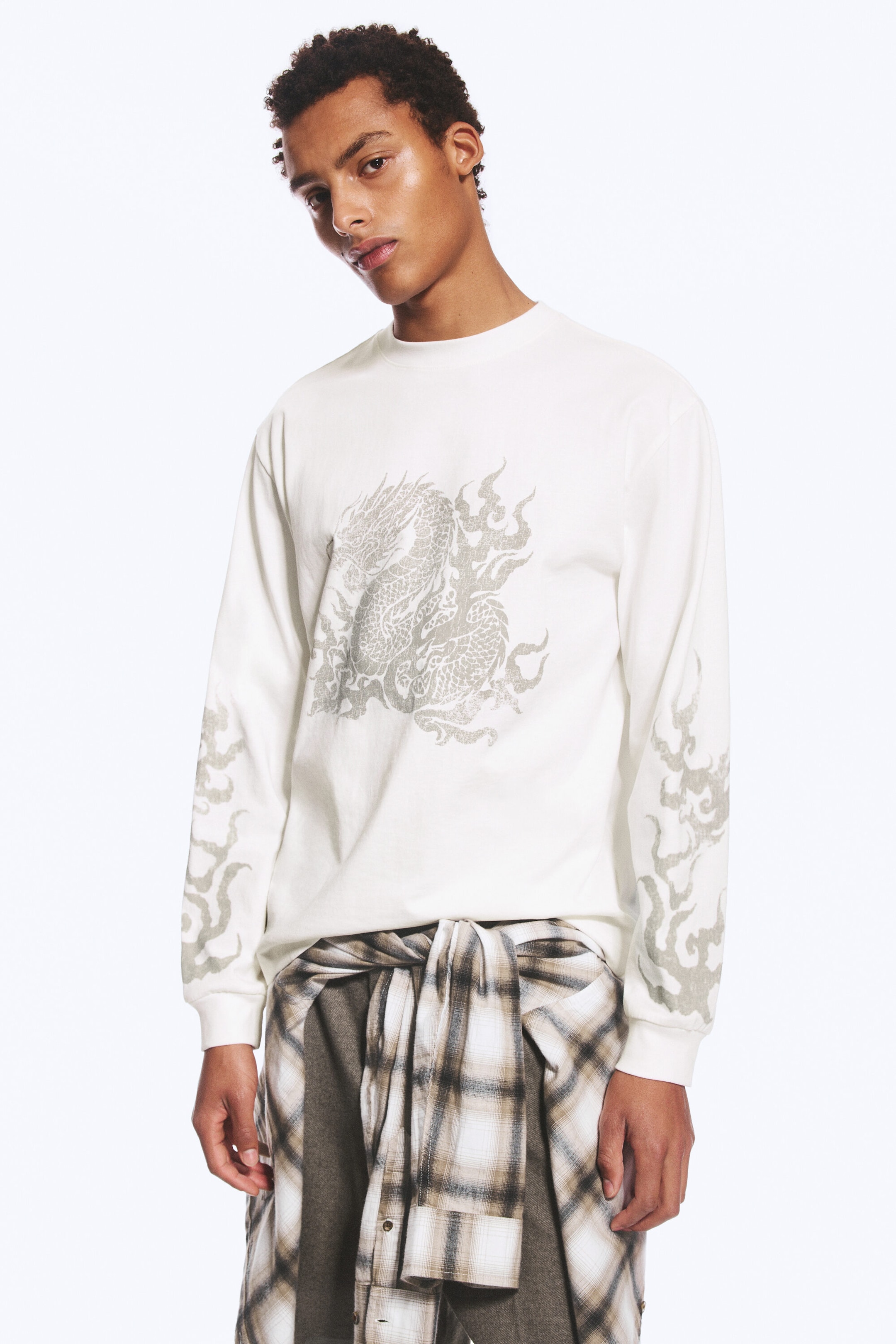 Dusty White - Long - Relaxed Graphic Long-Sleeved T-shirt - 3
