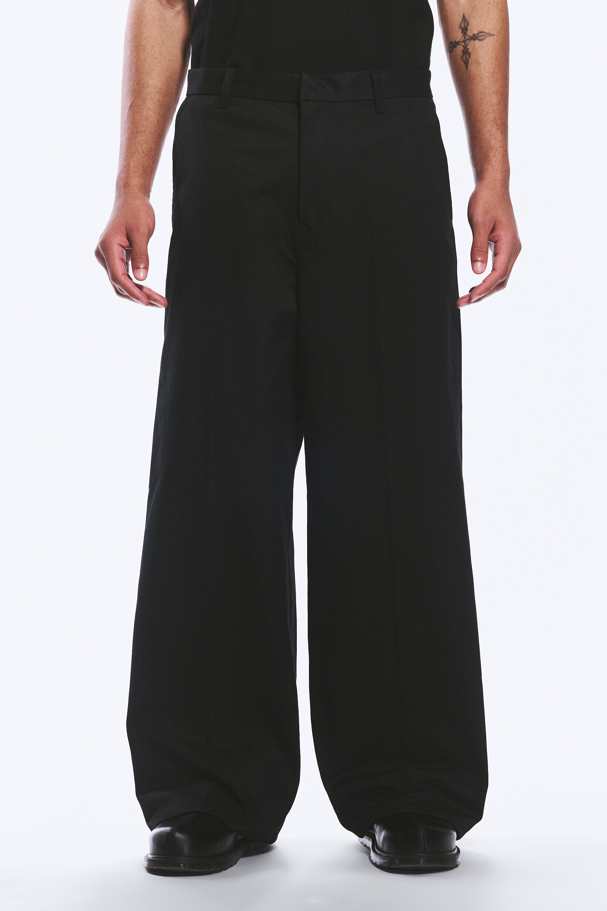 emil loose fit chino trousers - Black | Weekday EU