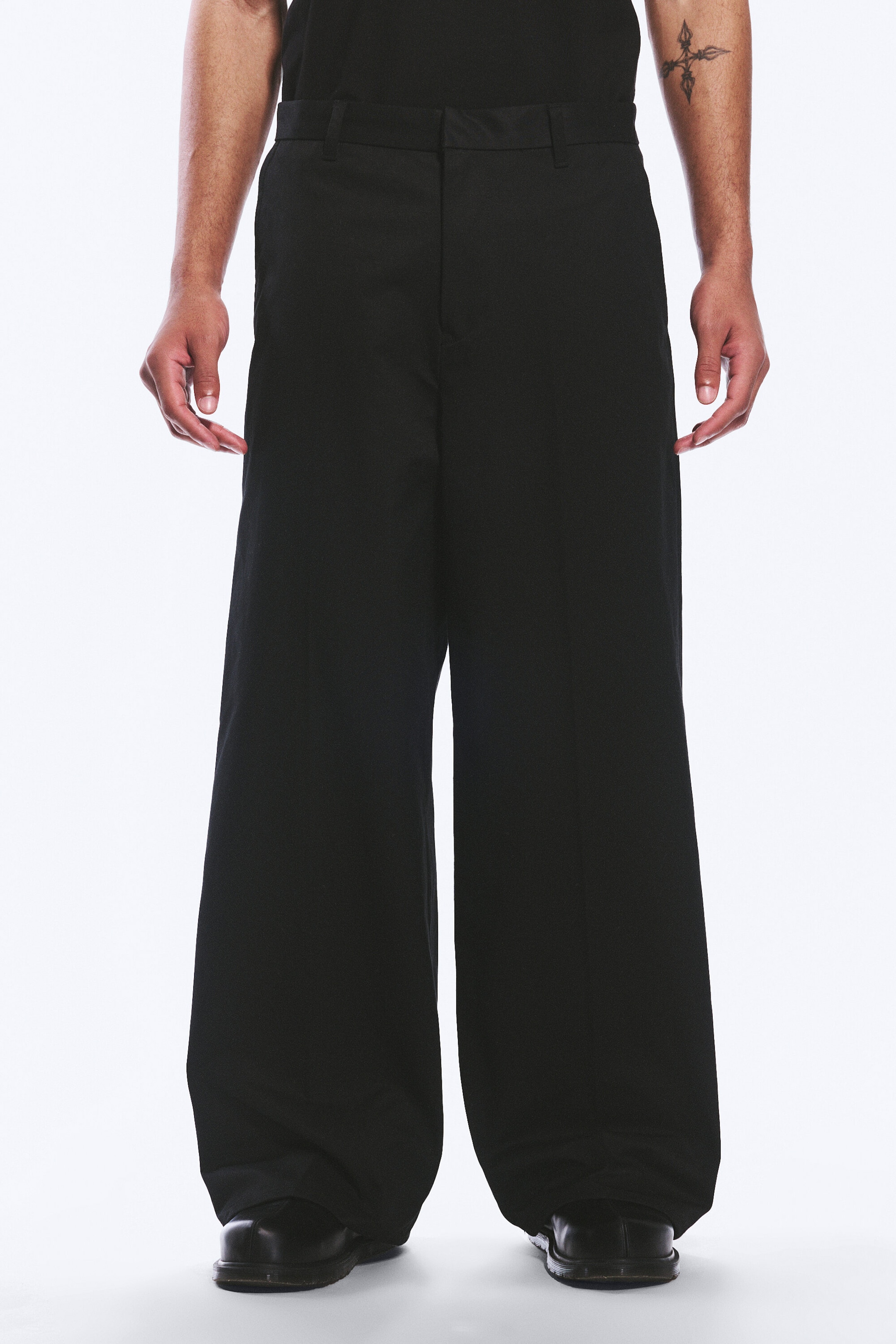 Black - Emil Loose Fit Chino Trousers - 2