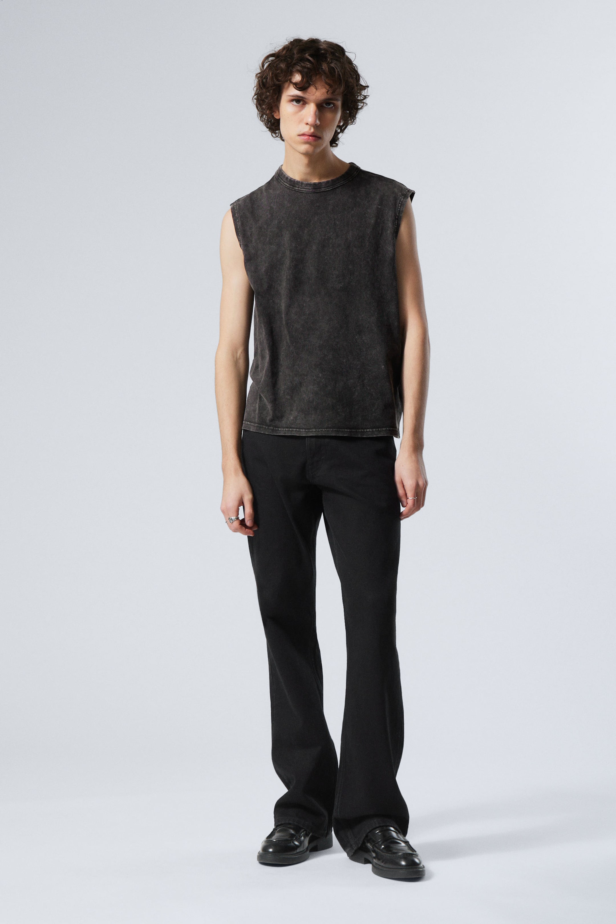 Verwaschenes Schwarz - Kastiges Tanktop in Washed-Optik - 2