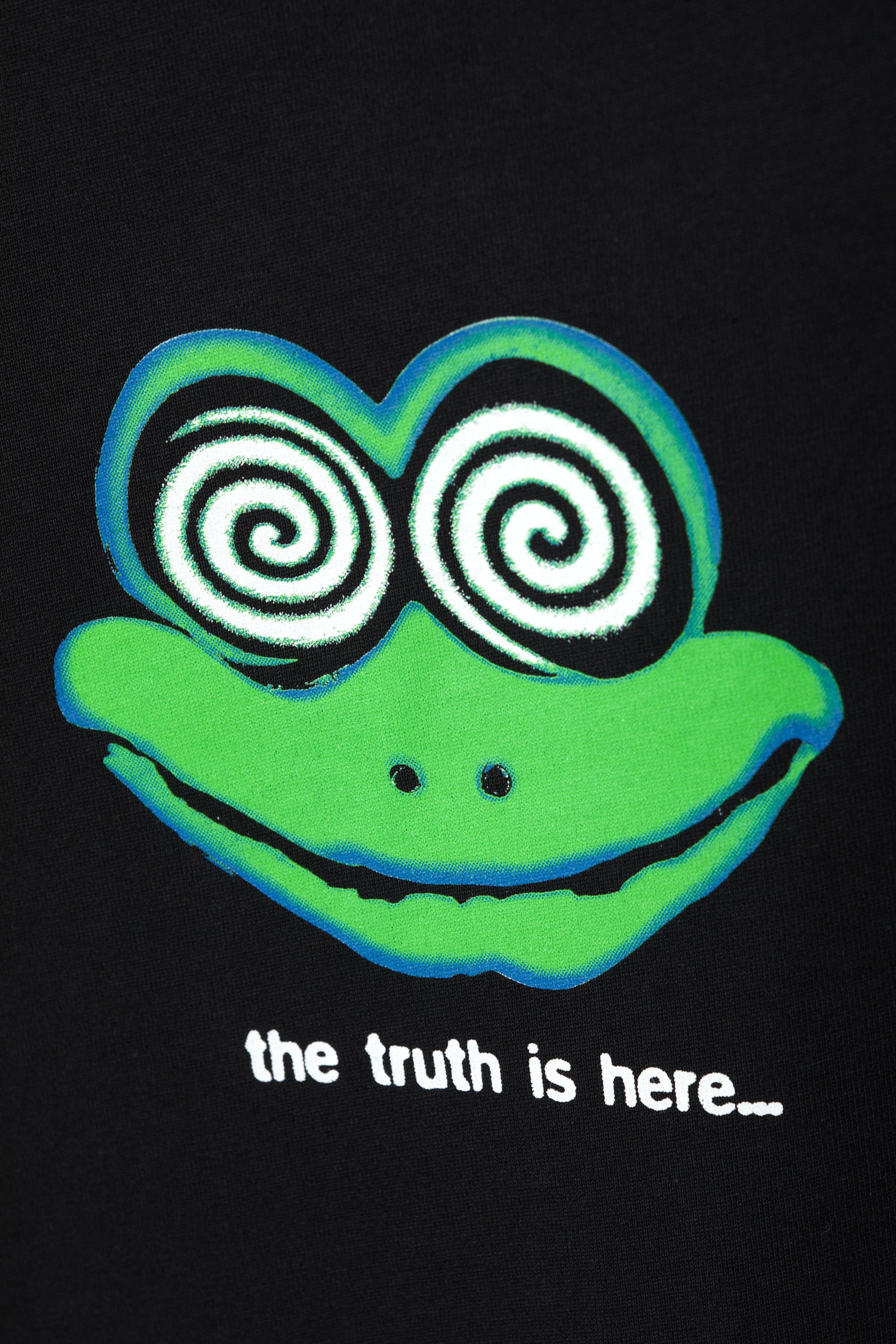 Black - The frog is here - Great Boxy Printed Graphic Tee - 1