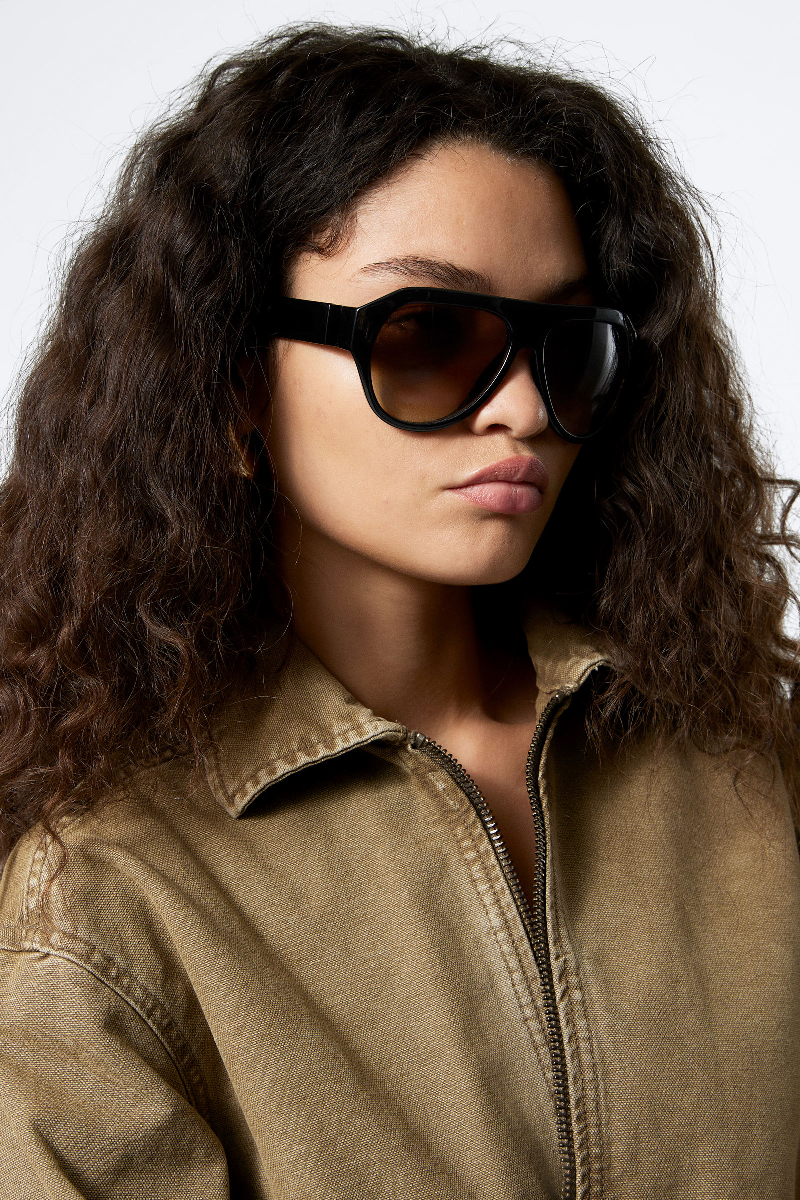 【WEEKDAY】チャンキー AVIATOR サングラス WOMEN 関税送料込 WEEKDAY】チャンキー AVIATOR サングラス WOMEN 関税送料込