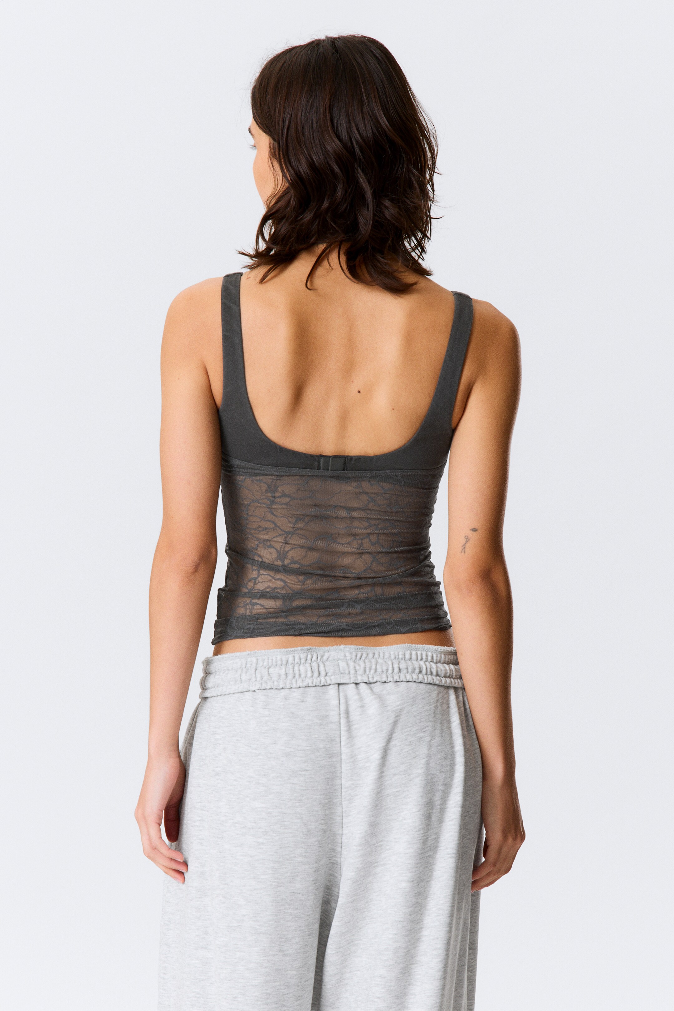 Näytä suurempi kuva: Pitkähihainen pitsihihnatoppi - Tummanharmaa - NAISET | H&M FI 5